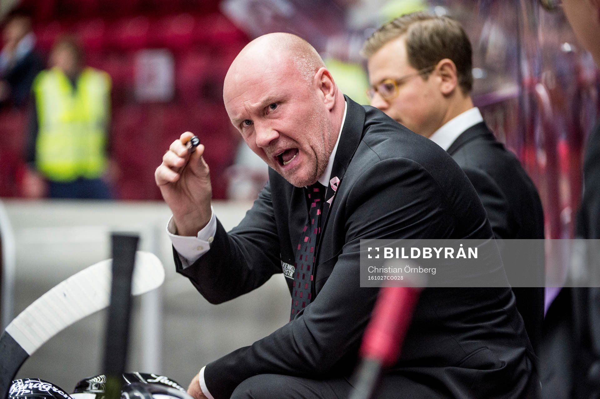 Malmö Redhawks tränare Peter Andersson är irriterad