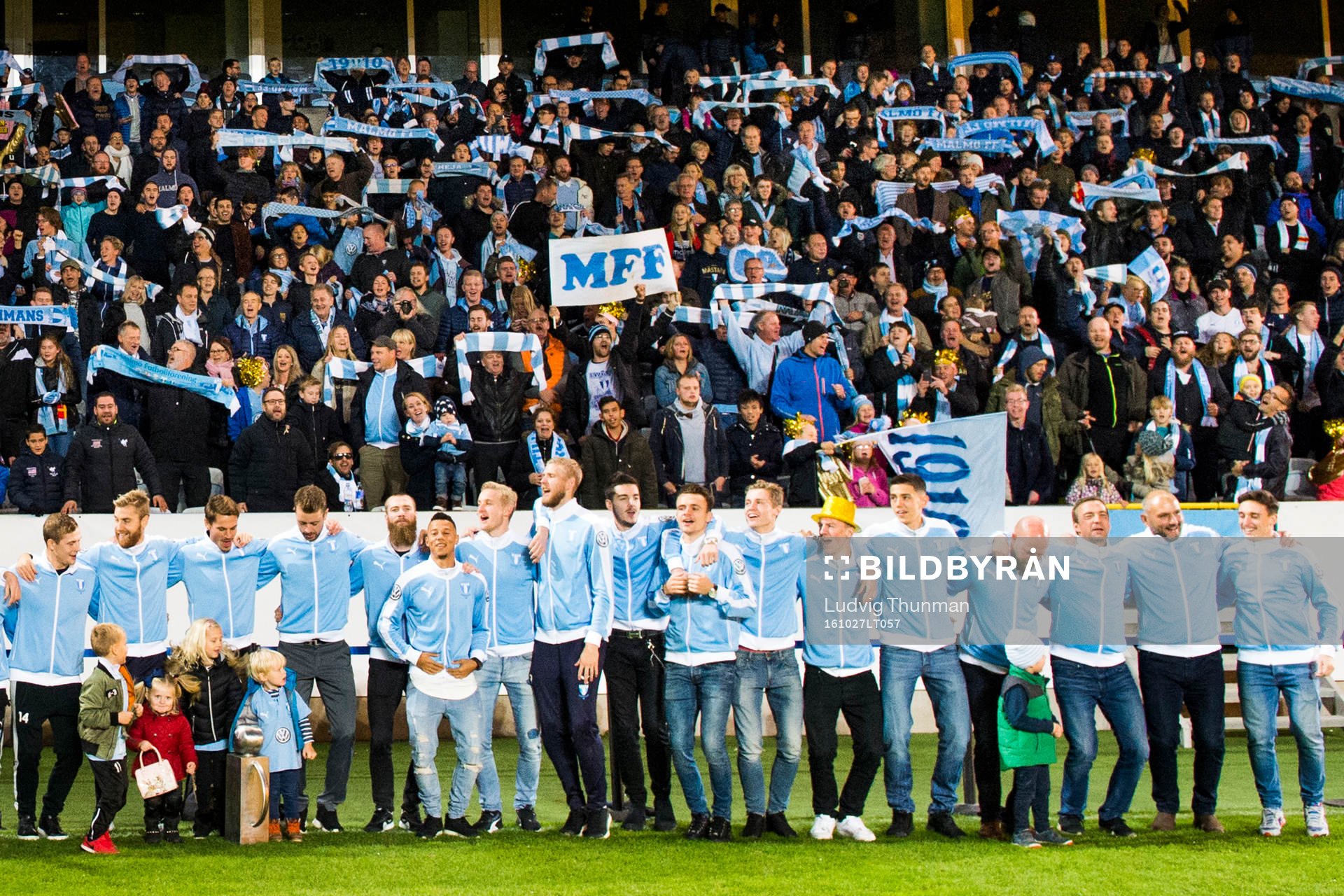 Malmö FFs spelare med publiken