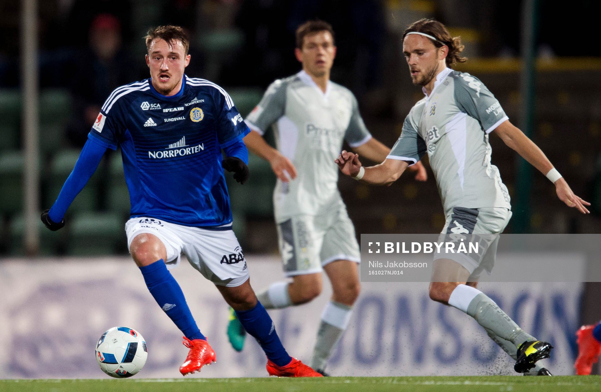 Sundsvalls Smajl Suljevic och IFK Göteborgs Tom Pettersson