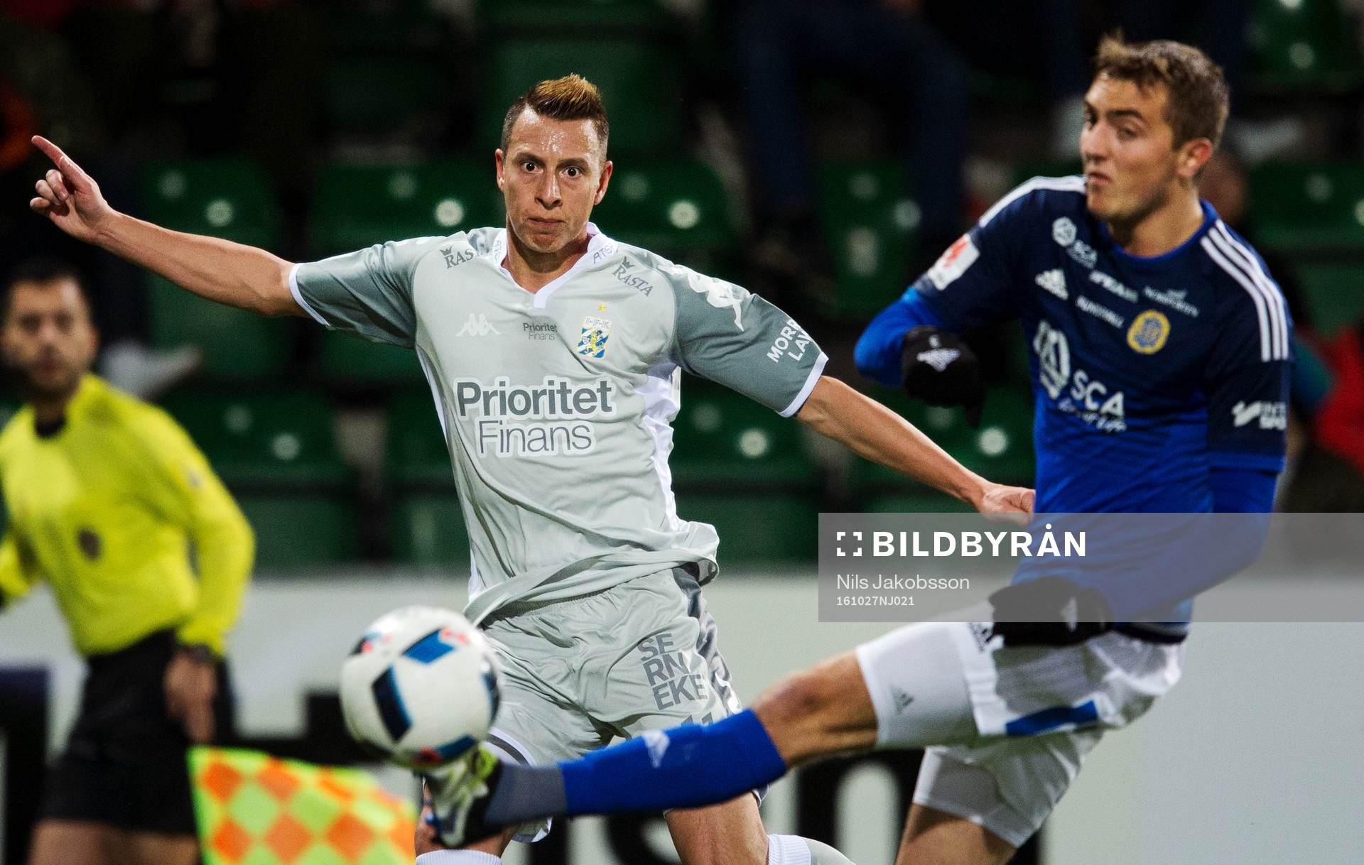 IFK Göteborgs Martin Smedberg Dalence spelar in förbi