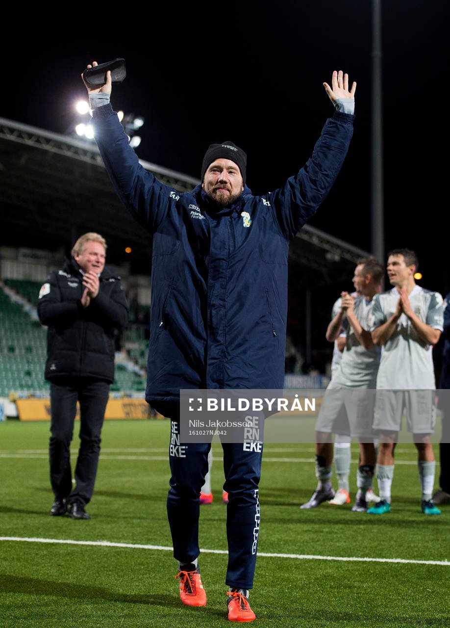 IFK Göteborgs Adam Johansson under fotbollsmatchen i Allsvenskan mellan GIF Sundsvall och IFK Göteborg den 27 oktober 2016 i Sundsvall.