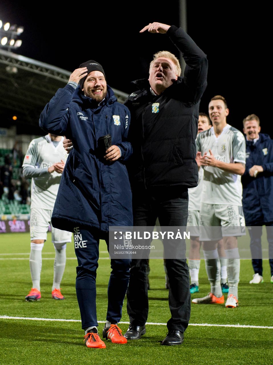 IFK Göteborgs tränare Jörgen Lennartsson pekar på Adam