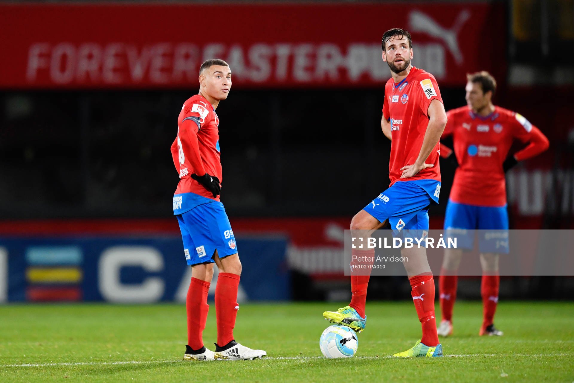 Helsingborgs Jordan Larsson och Mikael Dahlberg  deppar