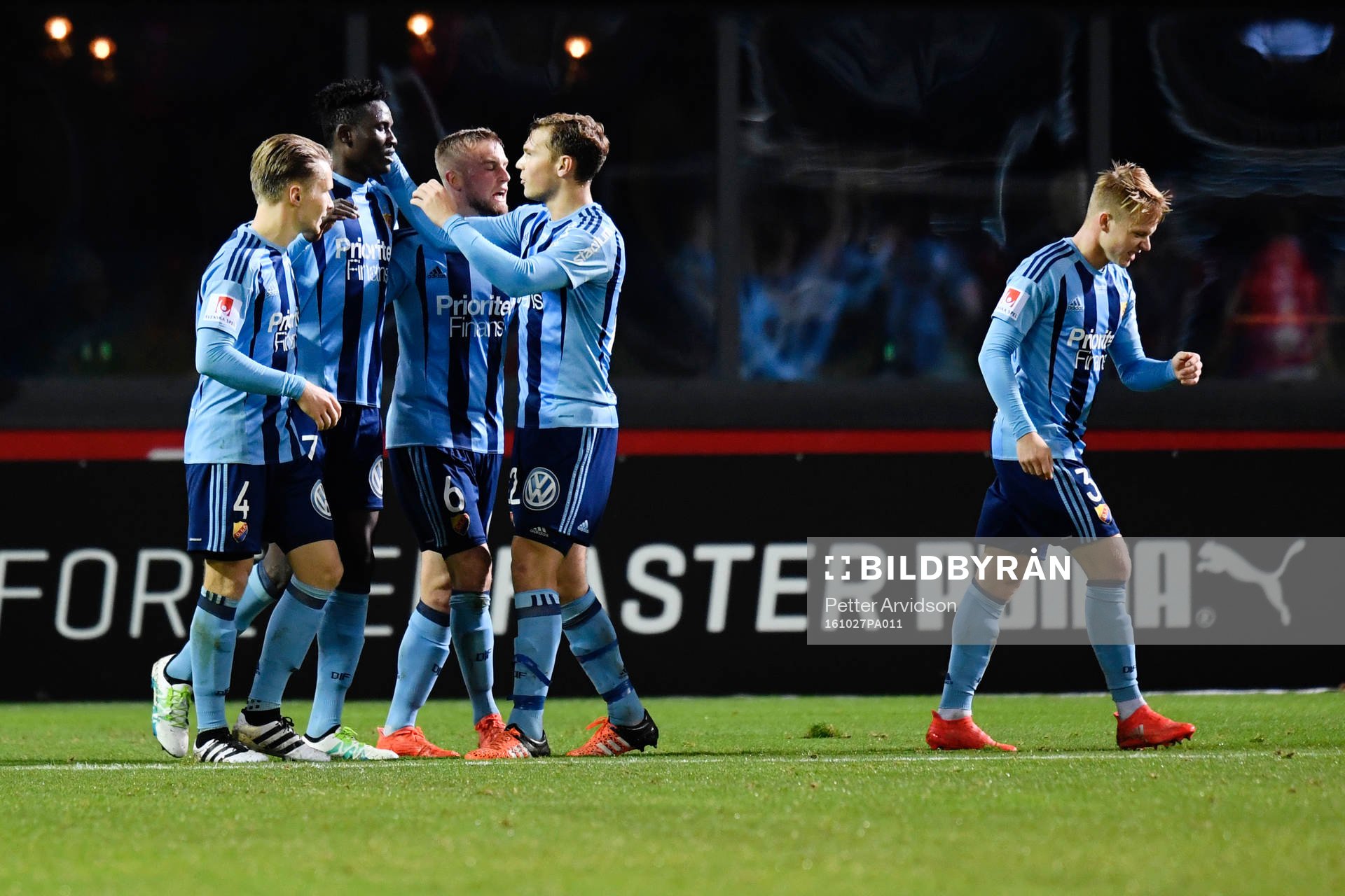 Djurgårdens spelare jublar Michael Olunga
