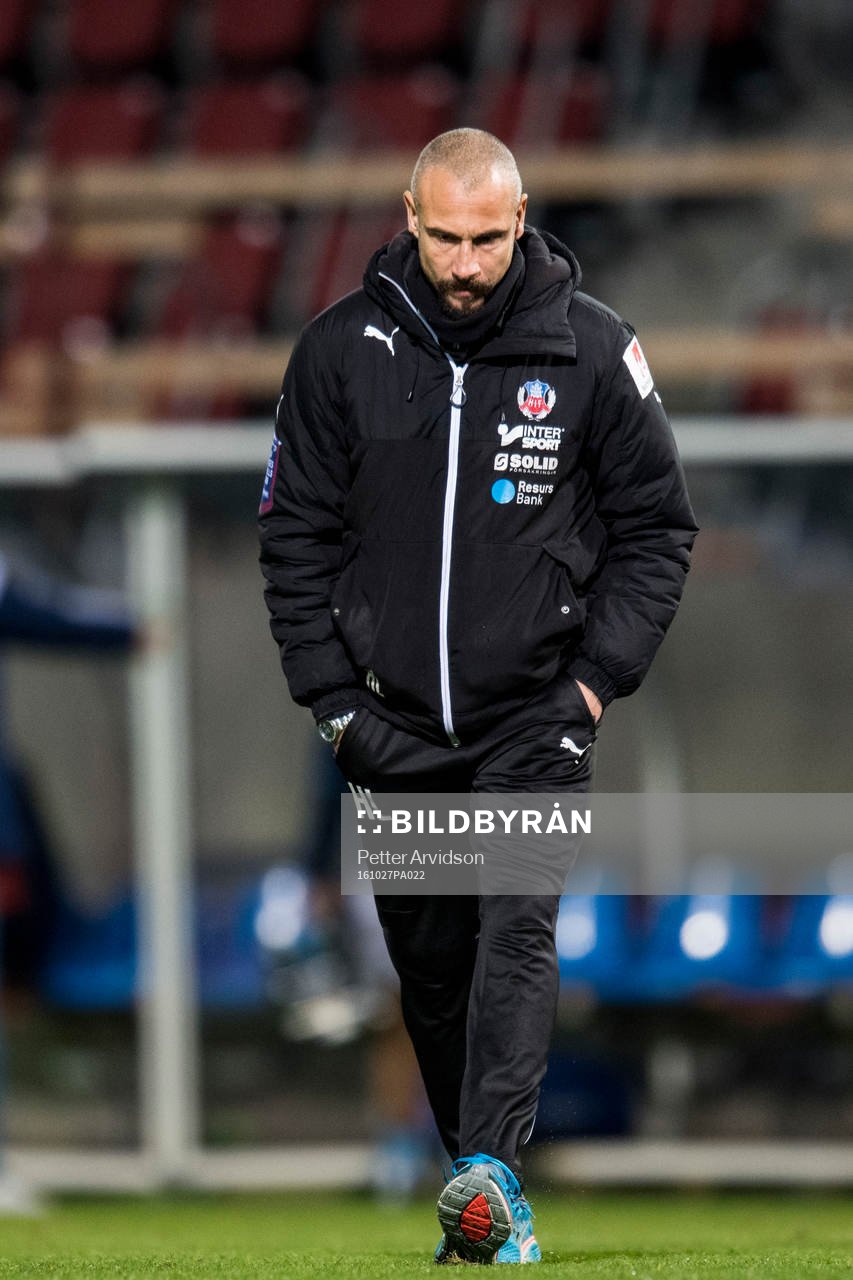 Helsingborgs manager Henrik Larsson deppar i halvtid