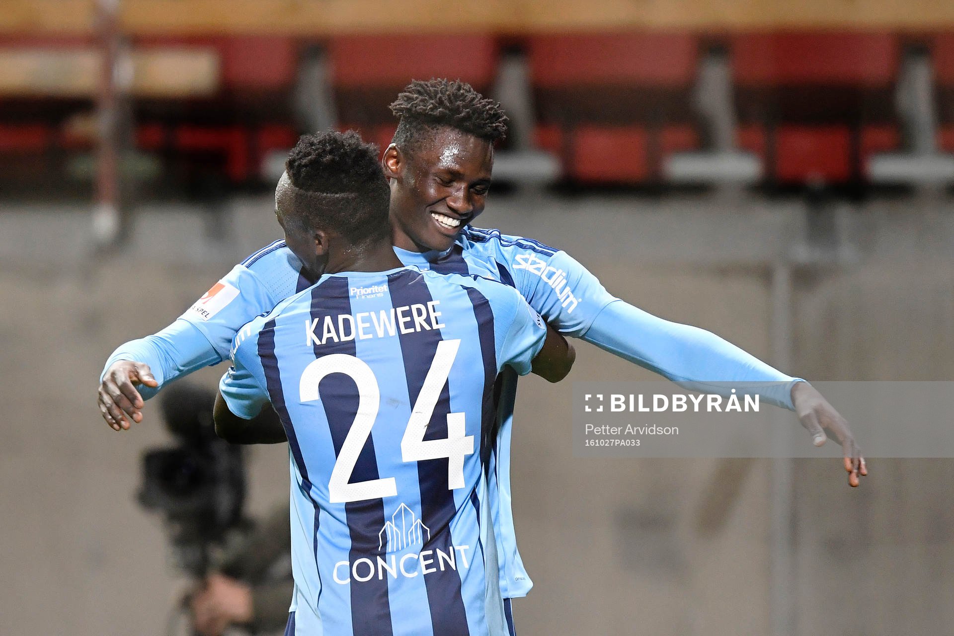 Djurgårdens Michael Olunga och Philana Tinotenda Kadewere jublar efter 1-2 under fotbollsmatchen i Allsvenskan mellan Helsingborg och Djurgården den 27 oktober 2016 i Helsingborg.