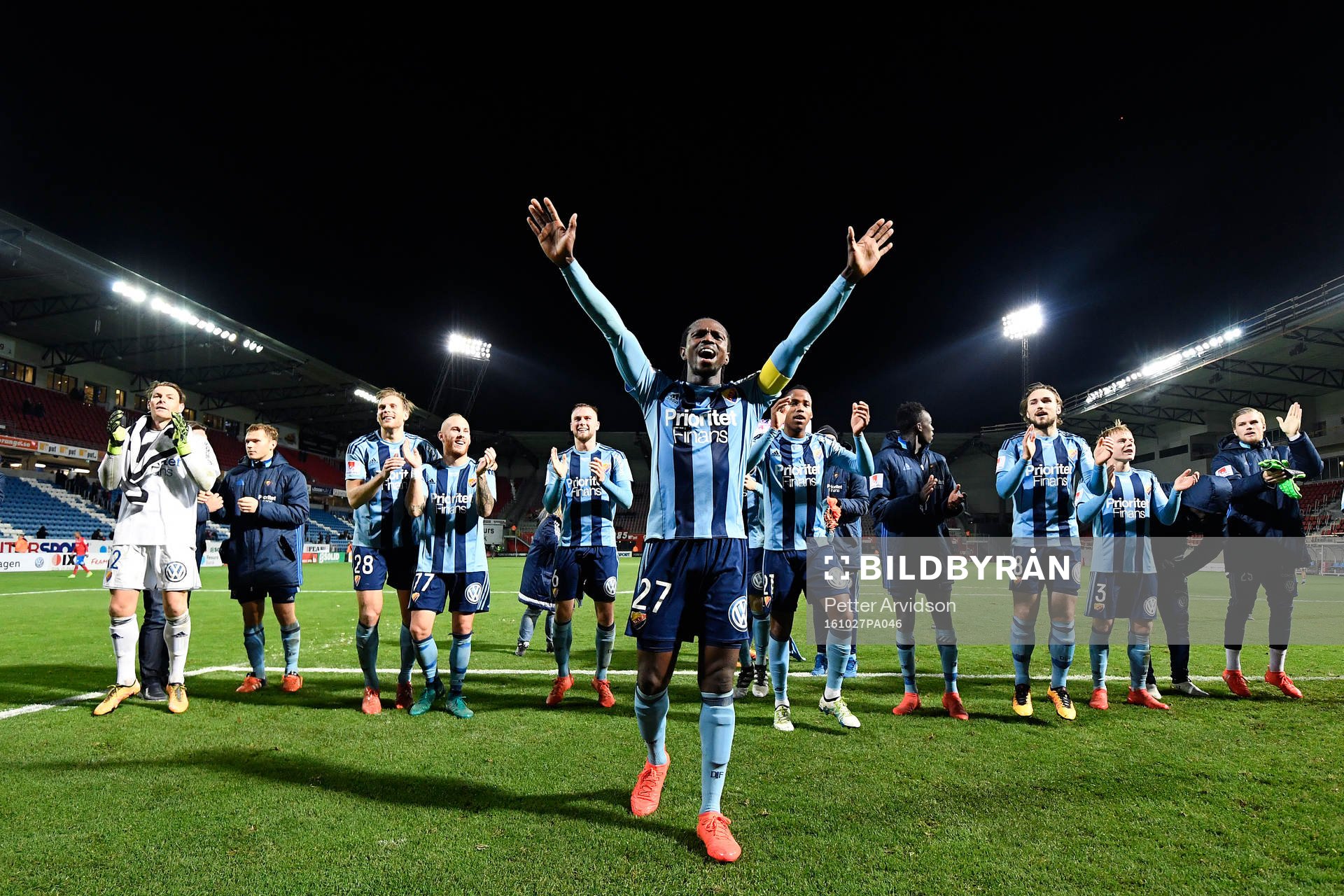 Djurgårdens spelare med Kebba Ceesay längst fram jublar
