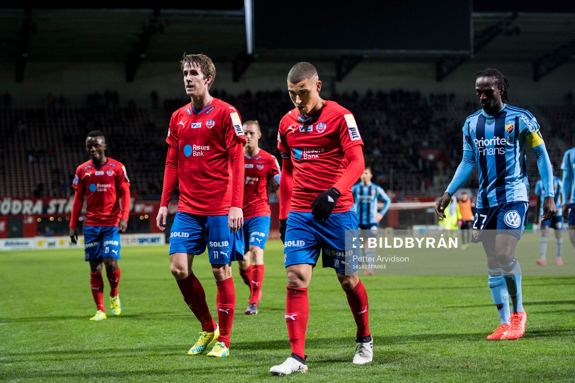 Helsingborgs Adam Eriksson och Jordan Larsson deppar när