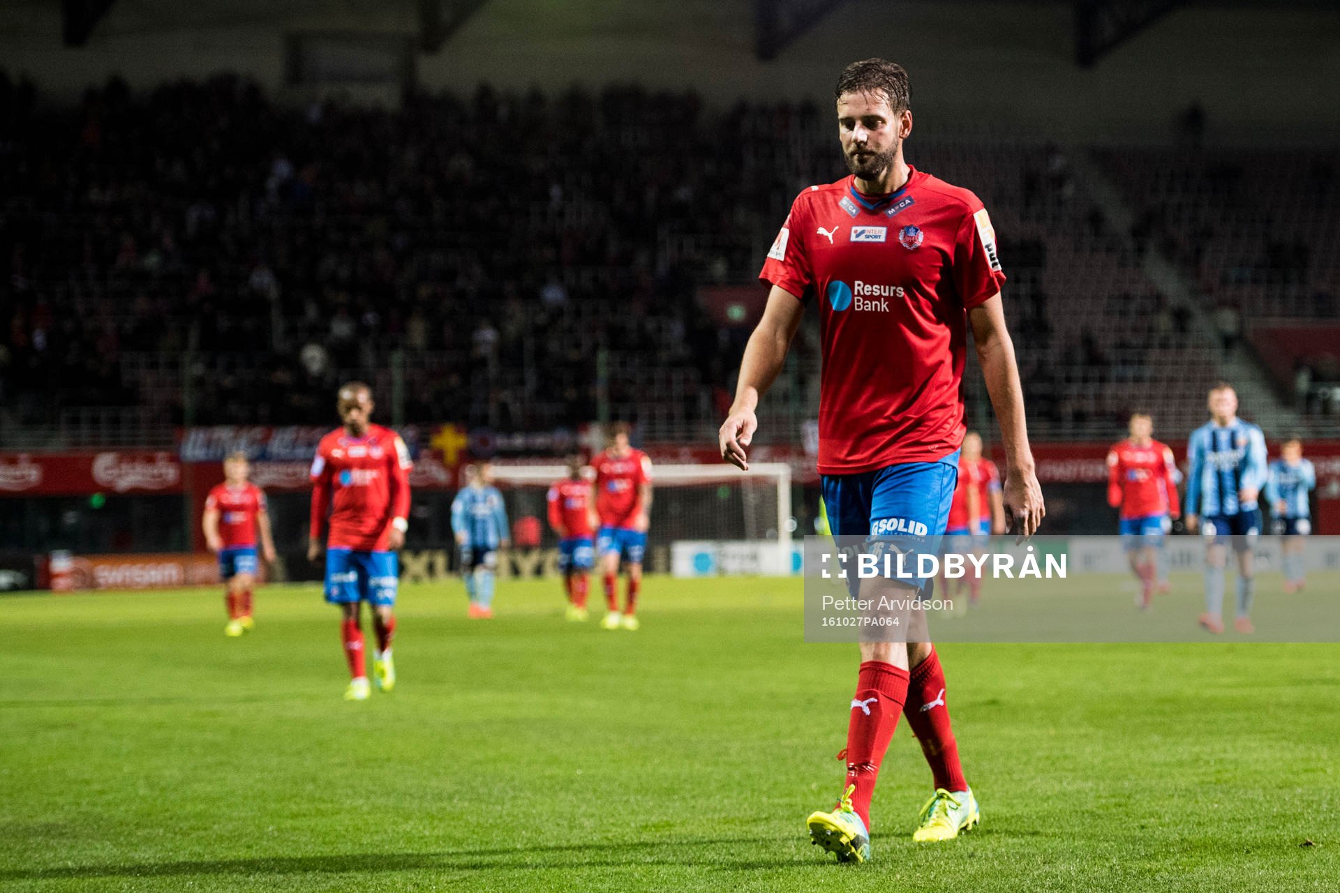 Helsingborgs Mikael Dahlberg deppar när han lämnar planen