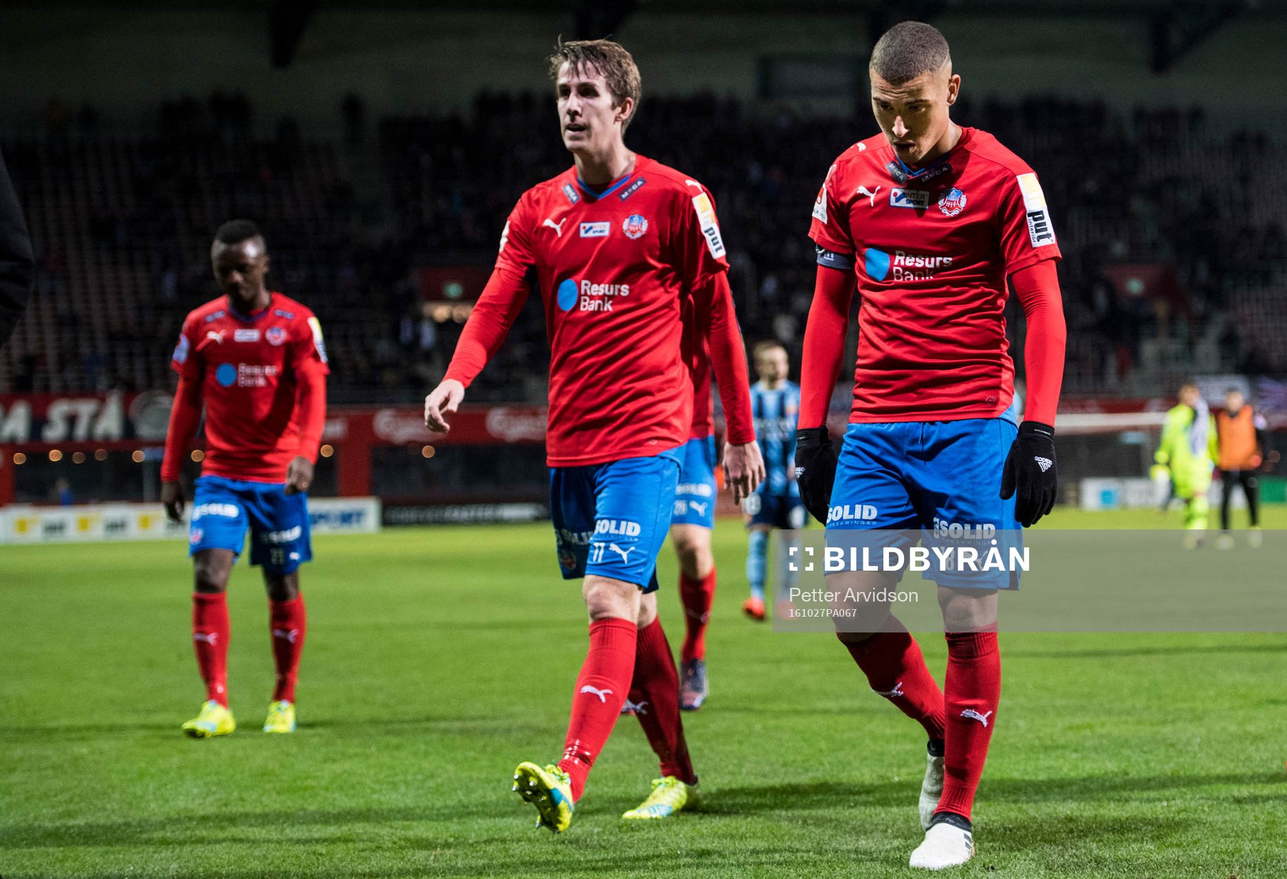 Helsingborgs Adam Eriksson och Jordan Larsson deppar när