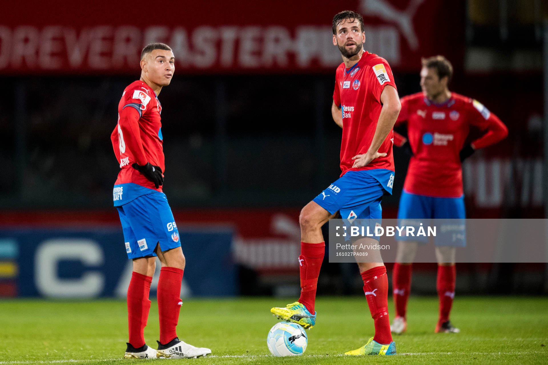 Helsingborgs Jordan Larsson och Mikael Dahlberg deppar