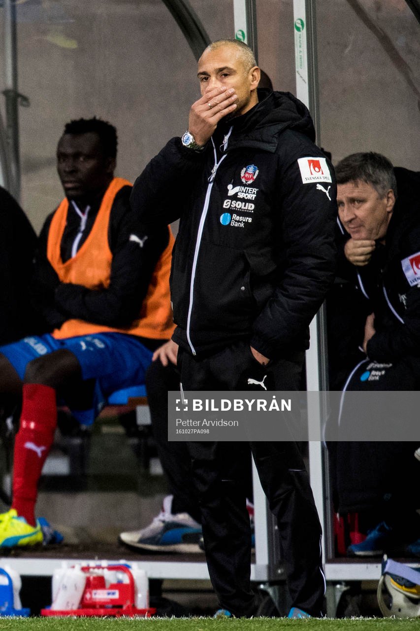 Helsingborgs manager Henrik Larsson deppar