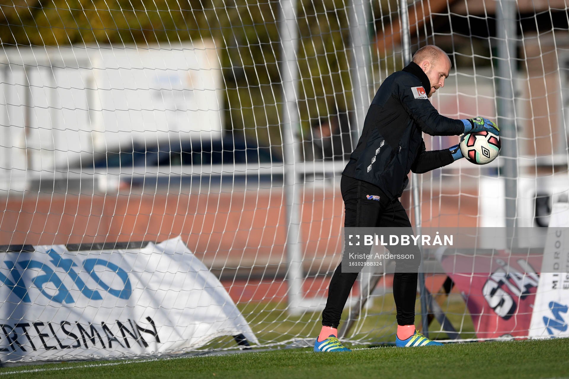 Varbergs målvakt Peter Dahlberg före fotbollsmatchen i Superettan mellan Varberg och Ljungskile den 29 oktober 2016 i Varberg.