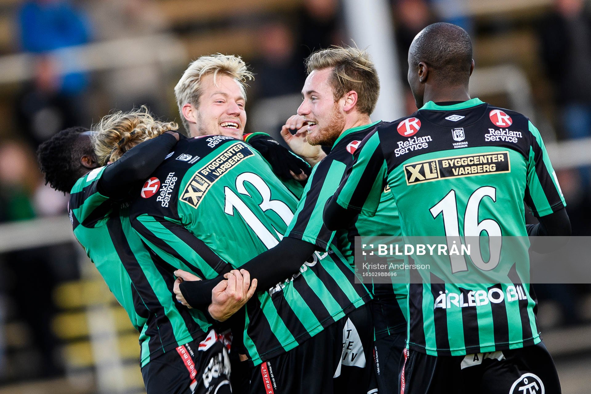 Varbergs spelare jublar efter att Erik Nilsson gjort 1-0 under fotbollsmatchen i Superettan mellan Varberg och Ljungskile den 29 oktober 2016 i Varberg.