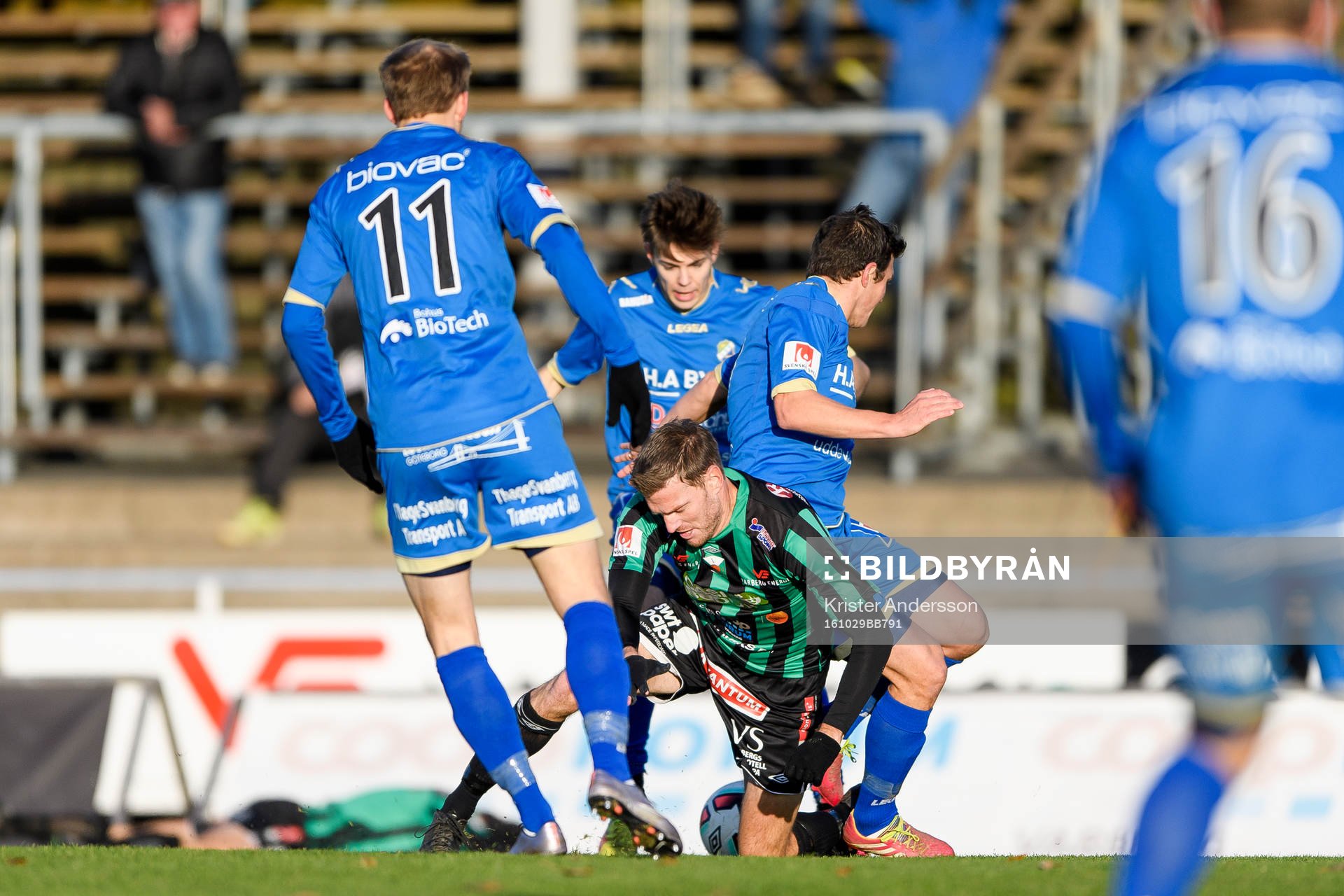 Varbergs Karl Söderström och Ljungskiles Allan Mohideen