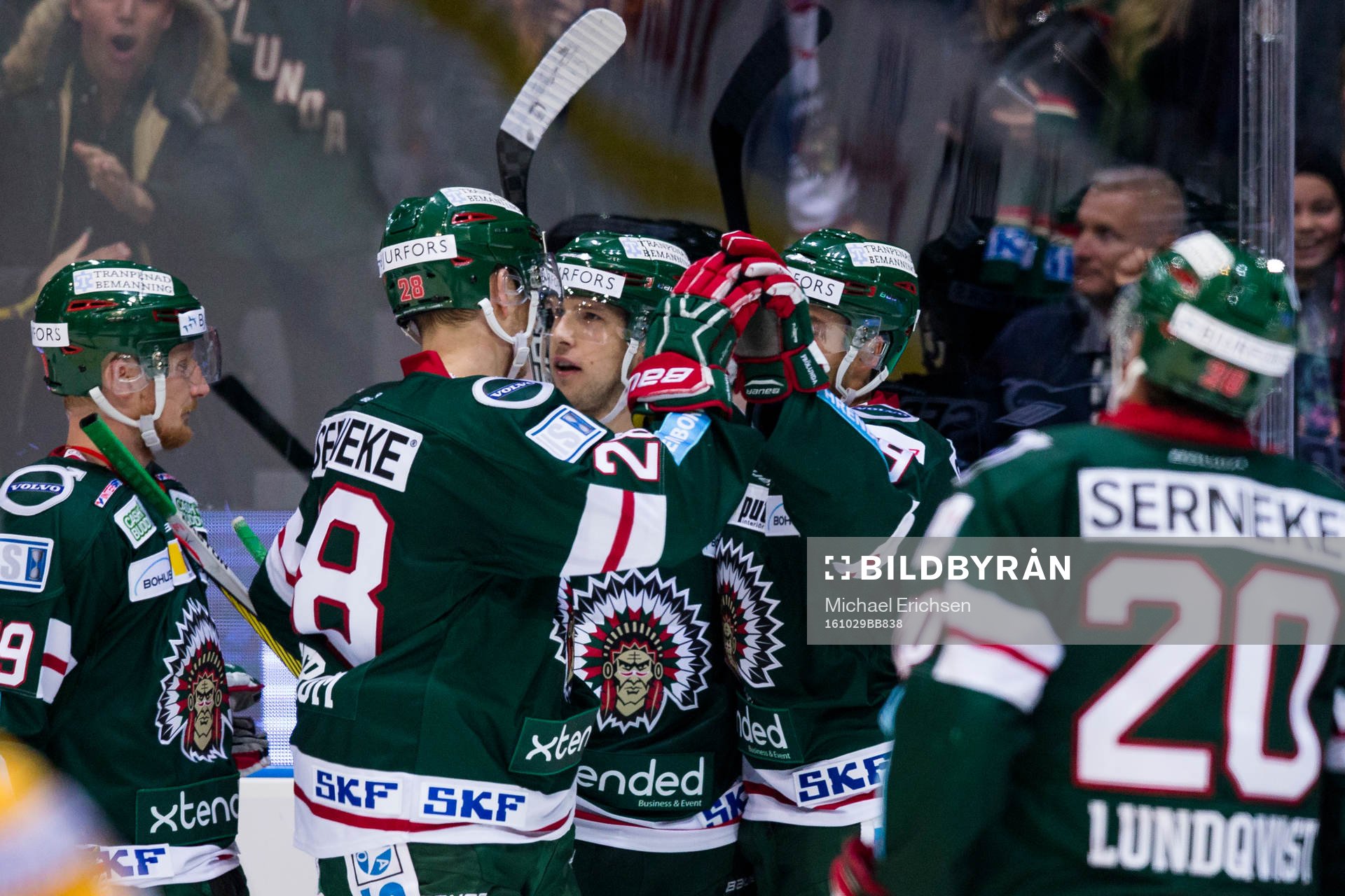 Frölundas Casey Wellman jublar och omfamnas