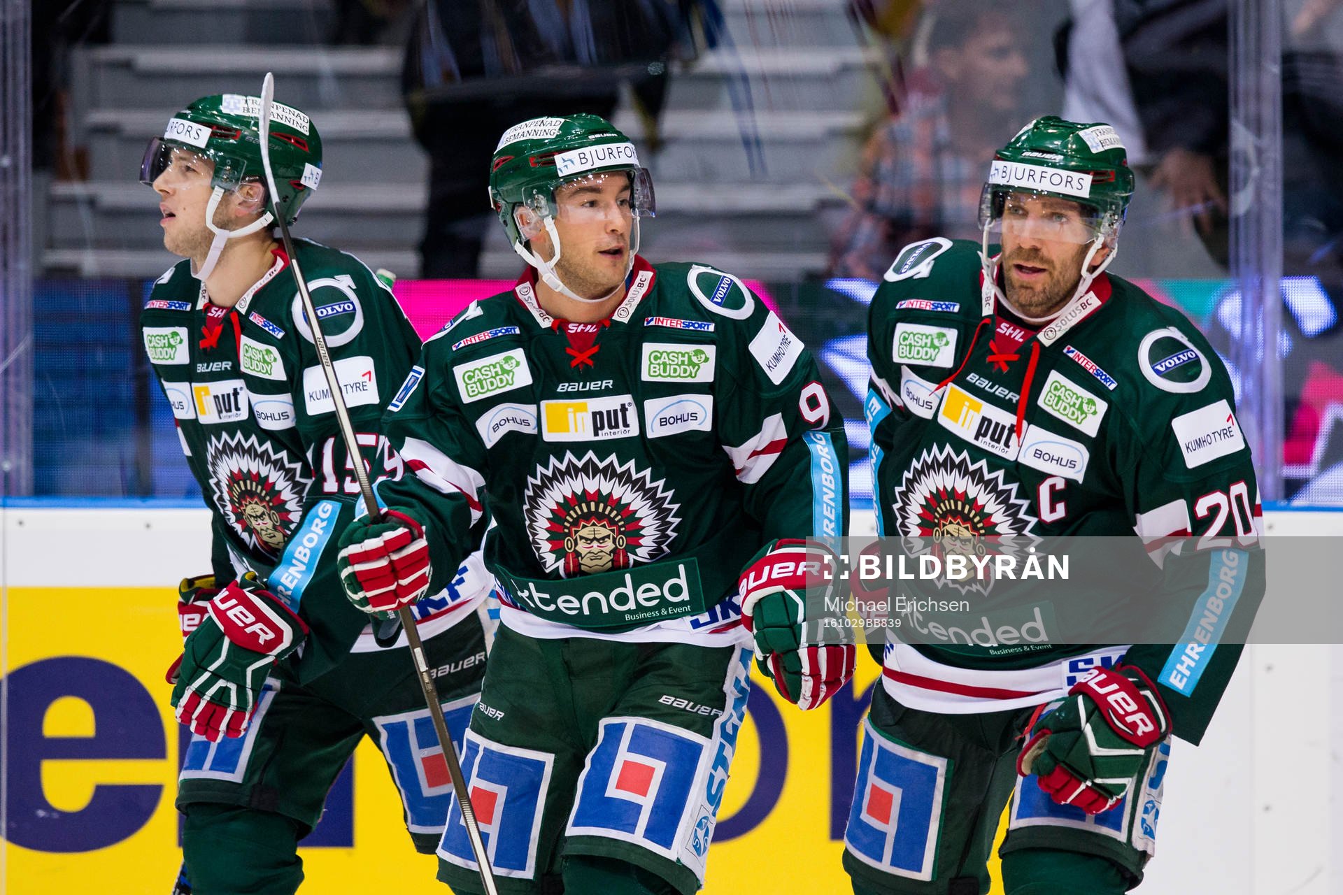 Frölundas Casey Wellman jublar ihop med Joel Lundqvist