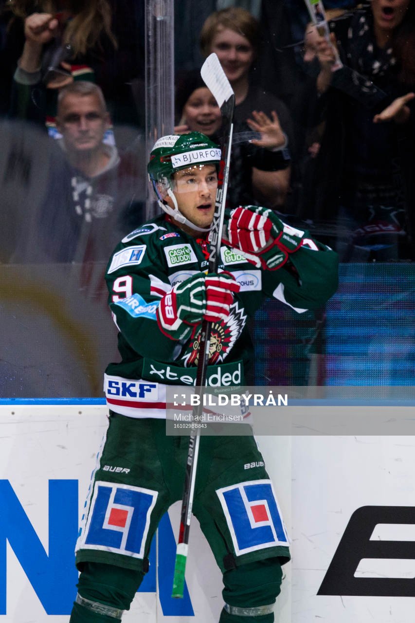 Frölundas Casey Wellman jublar