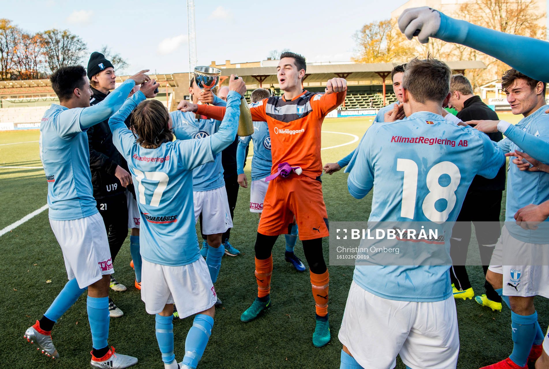 Malmös målvakt Marko Johansson jublar med lagkamraterna