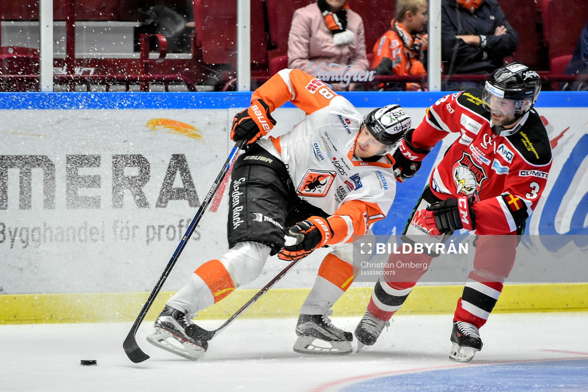 Karlskronas Emil Larsson och Malmö Redhawks André Benoit