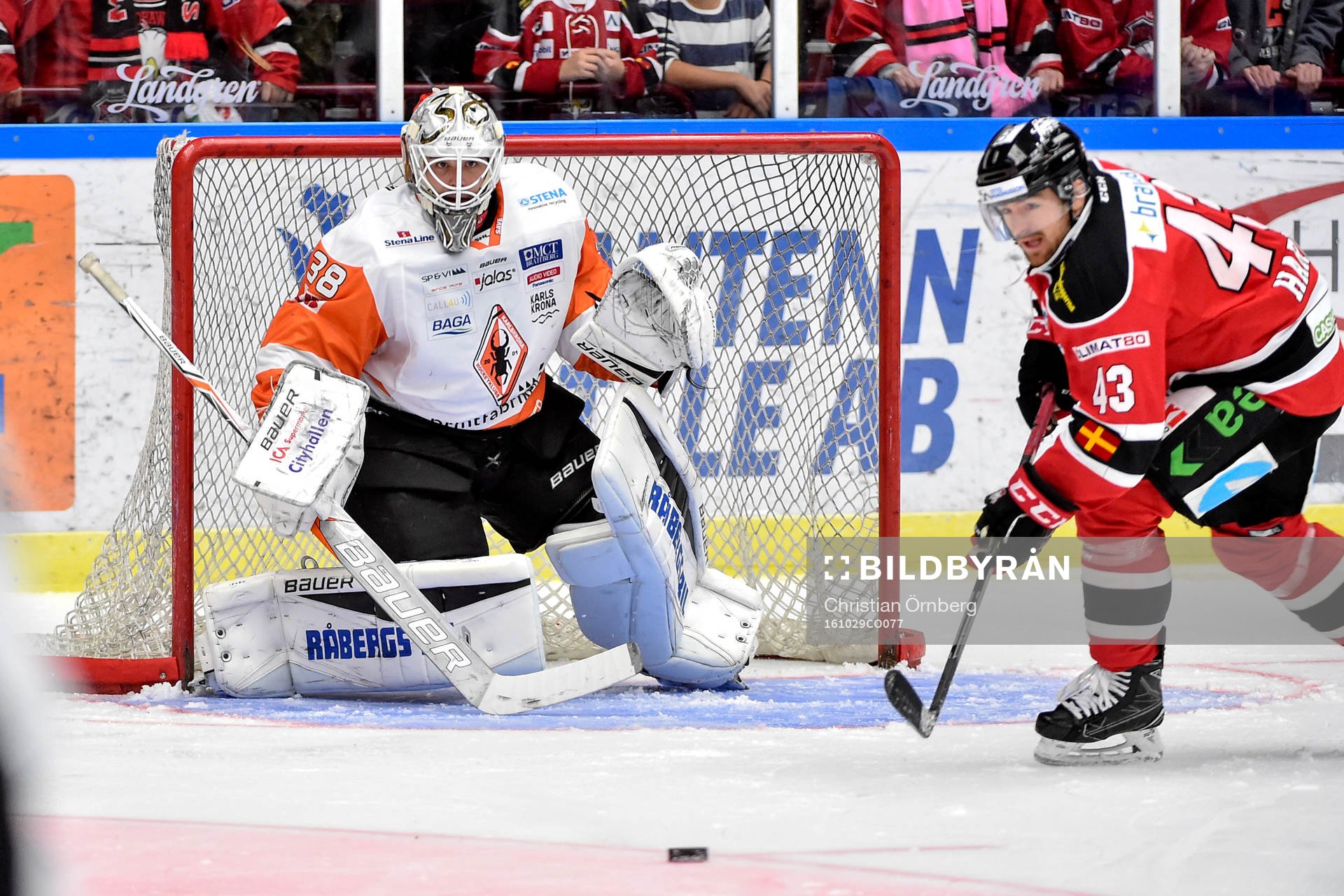 Karlskronas målvakt Johannes Jönsson och Malmö Redhawks