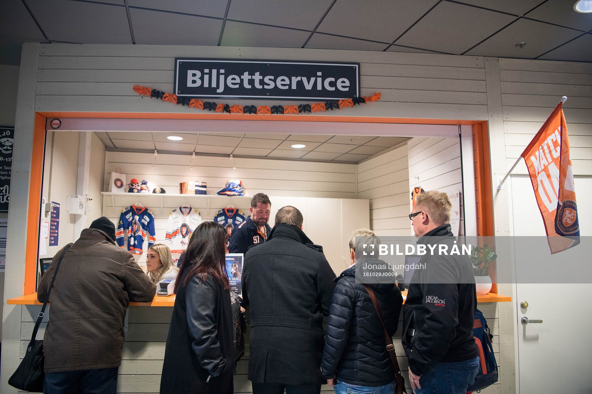 Biljettservice före ishockeymatchen i SHL mellan Växjö