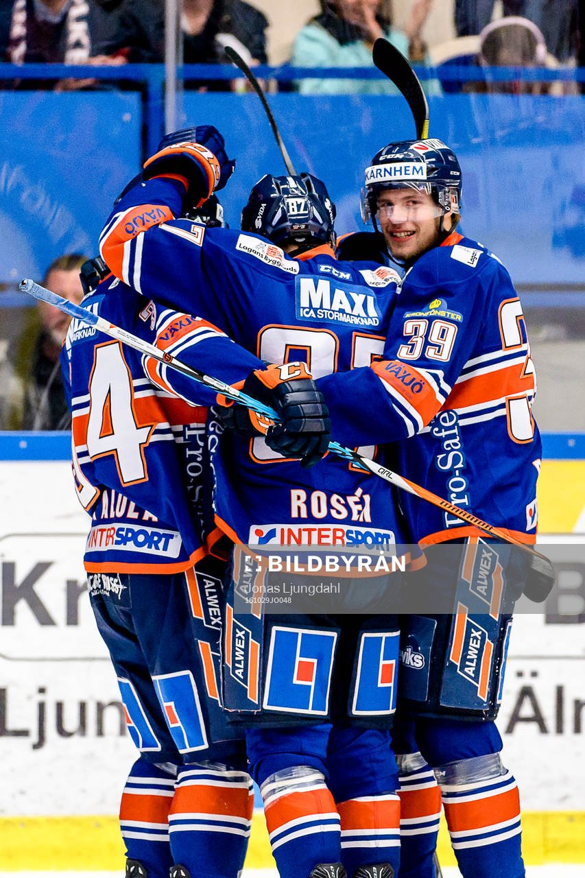 Växjös spelare jublar
