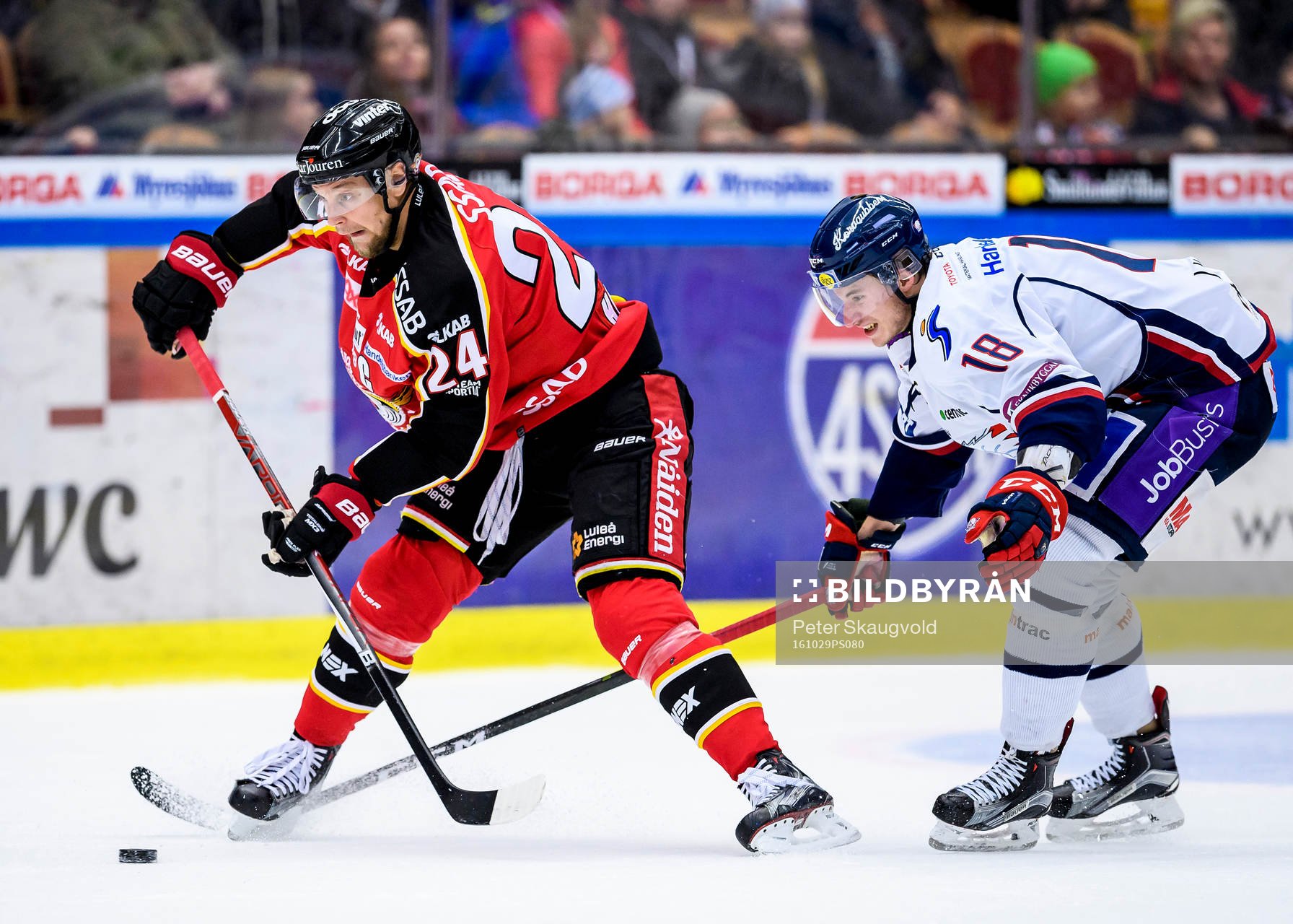 Luleås Johan Harju med pucken