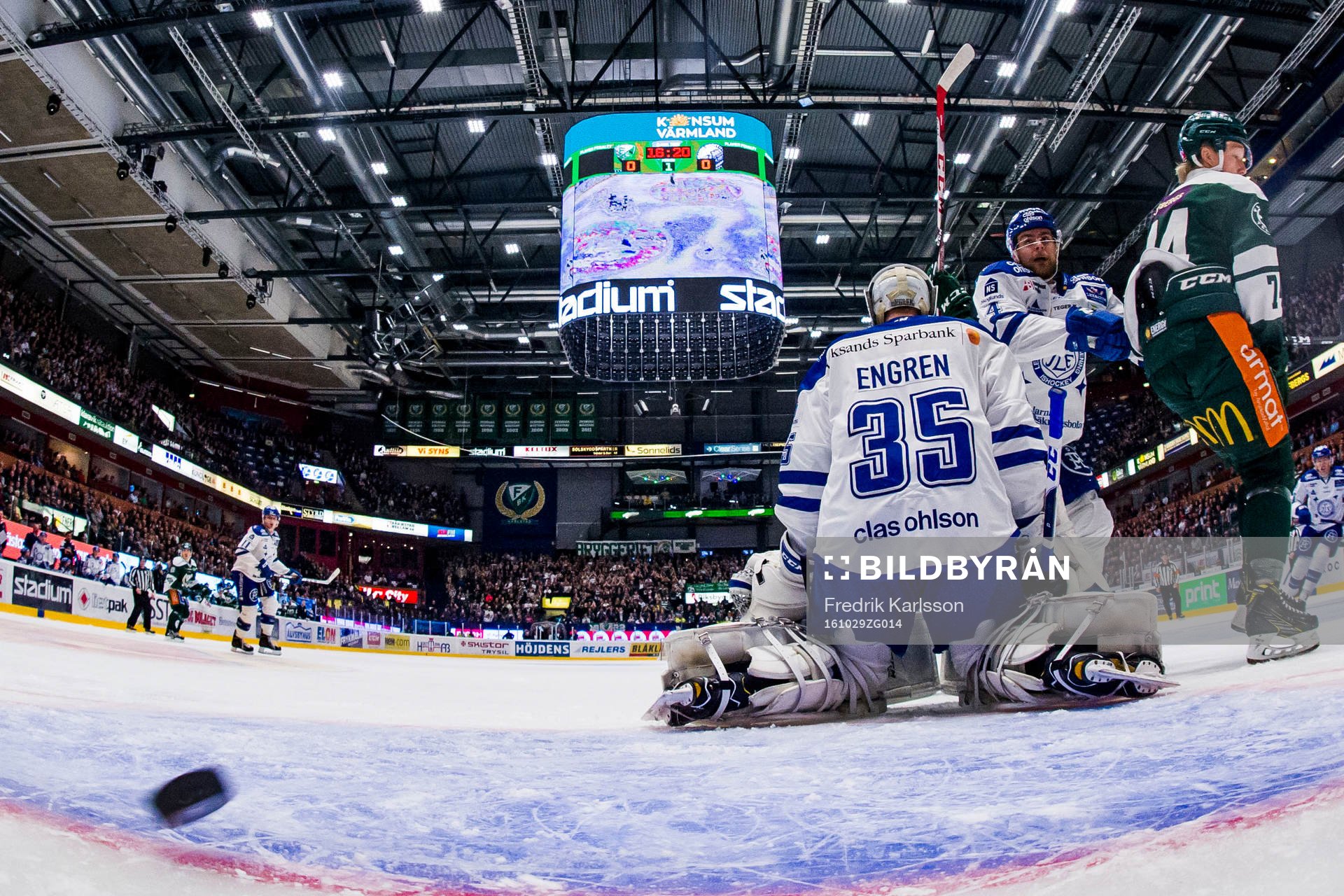 Färjestads Rasmus Asplund gör 1-0 bakom Leksands målvakt