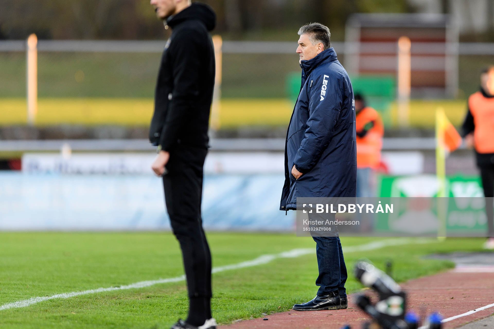 Ljungskiles tränare Zoran Lukic under fotbollsmatchen i Superettan mellan Varberg och Ljungskile den 29 oktober 2016 i Varberg.