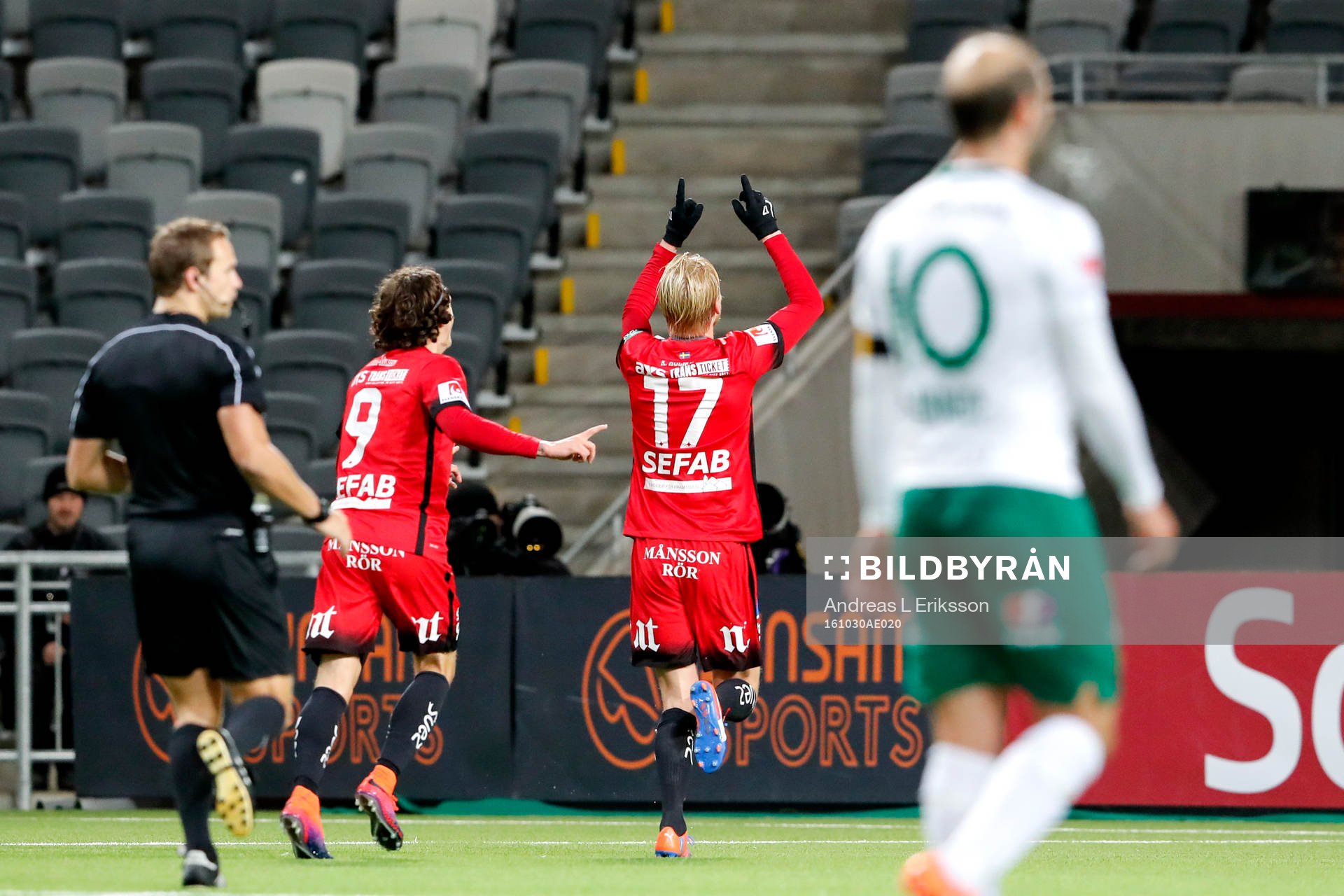 Norrköpings David Moberg Karlsson  och Karl Holmberg jublar