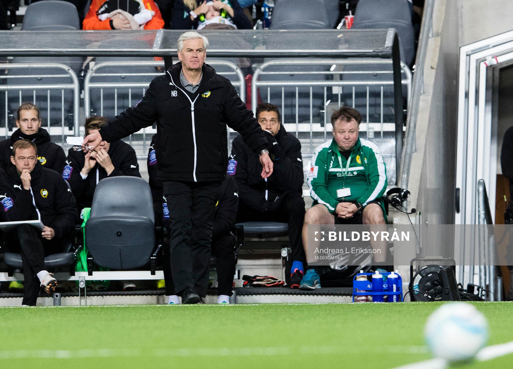 Hammarbys tränare Nanne Bergstrand under fotbollsmatchen i Allsvenskan mellan Hammarby och Norrköping den 30 oktober 2016 i Stockholm.