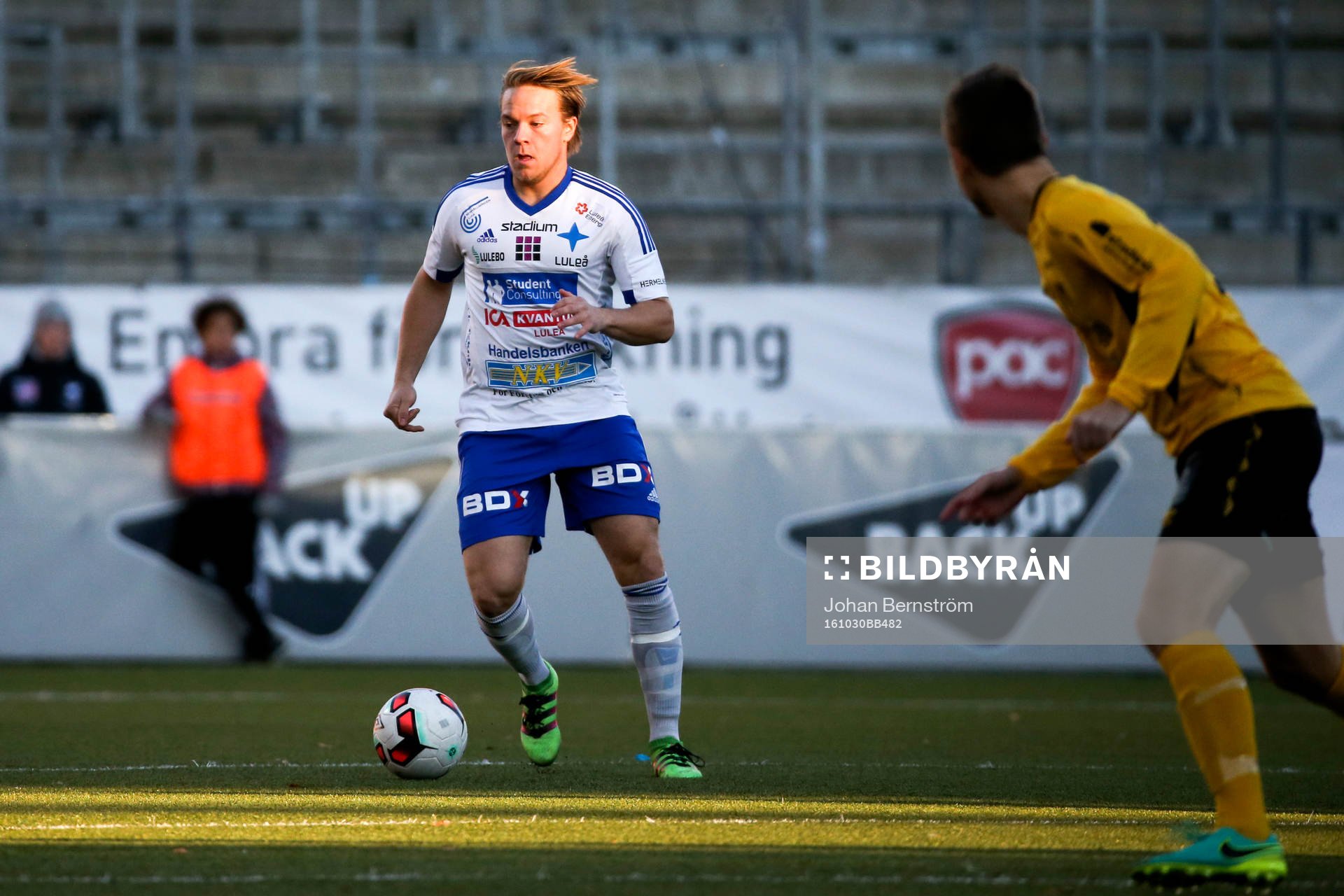 Luleås Emil Johansson och Forwards Axel Wetteus