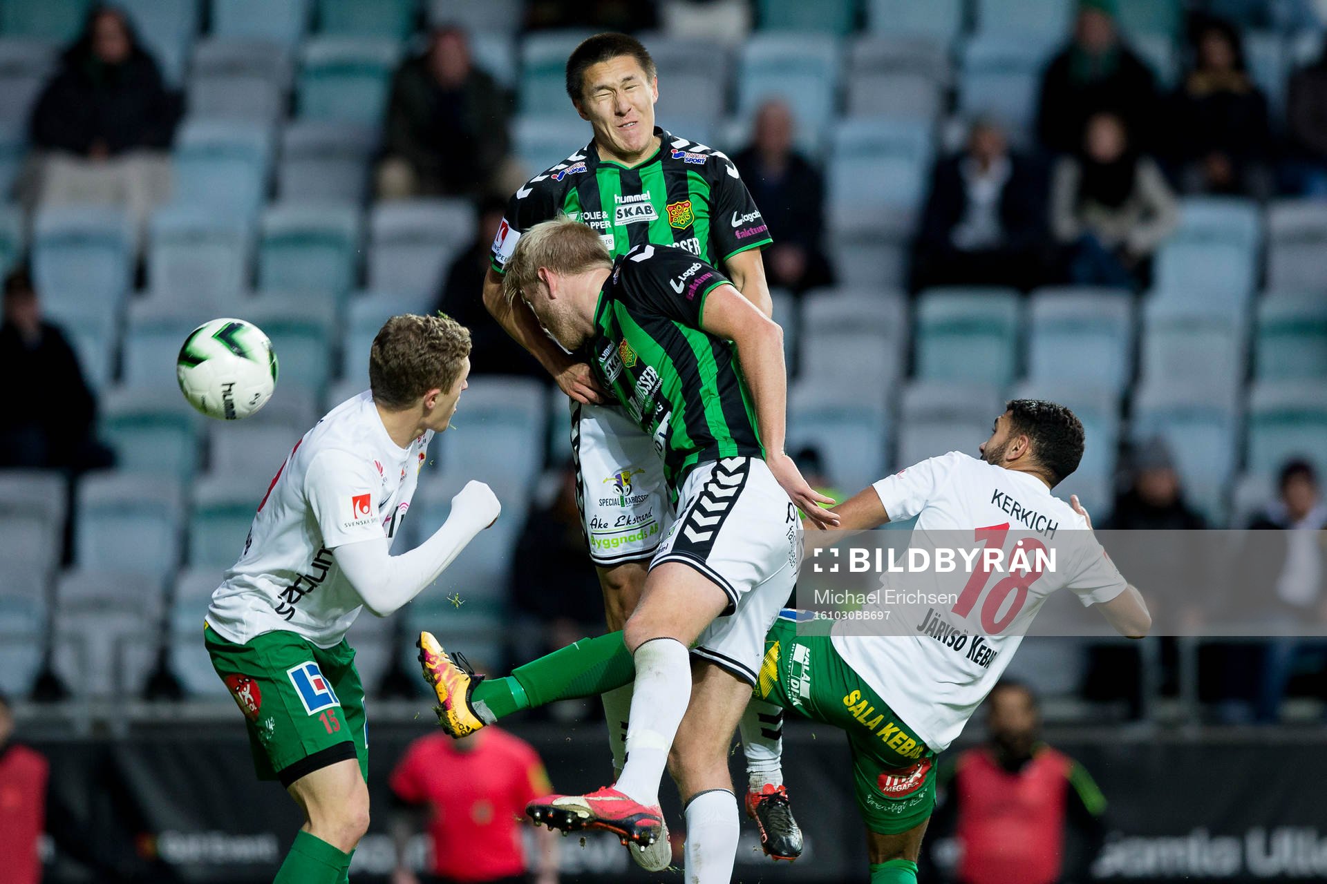 GAIS Johan Ramhorn och Carl Nyström i kamp om bollen med