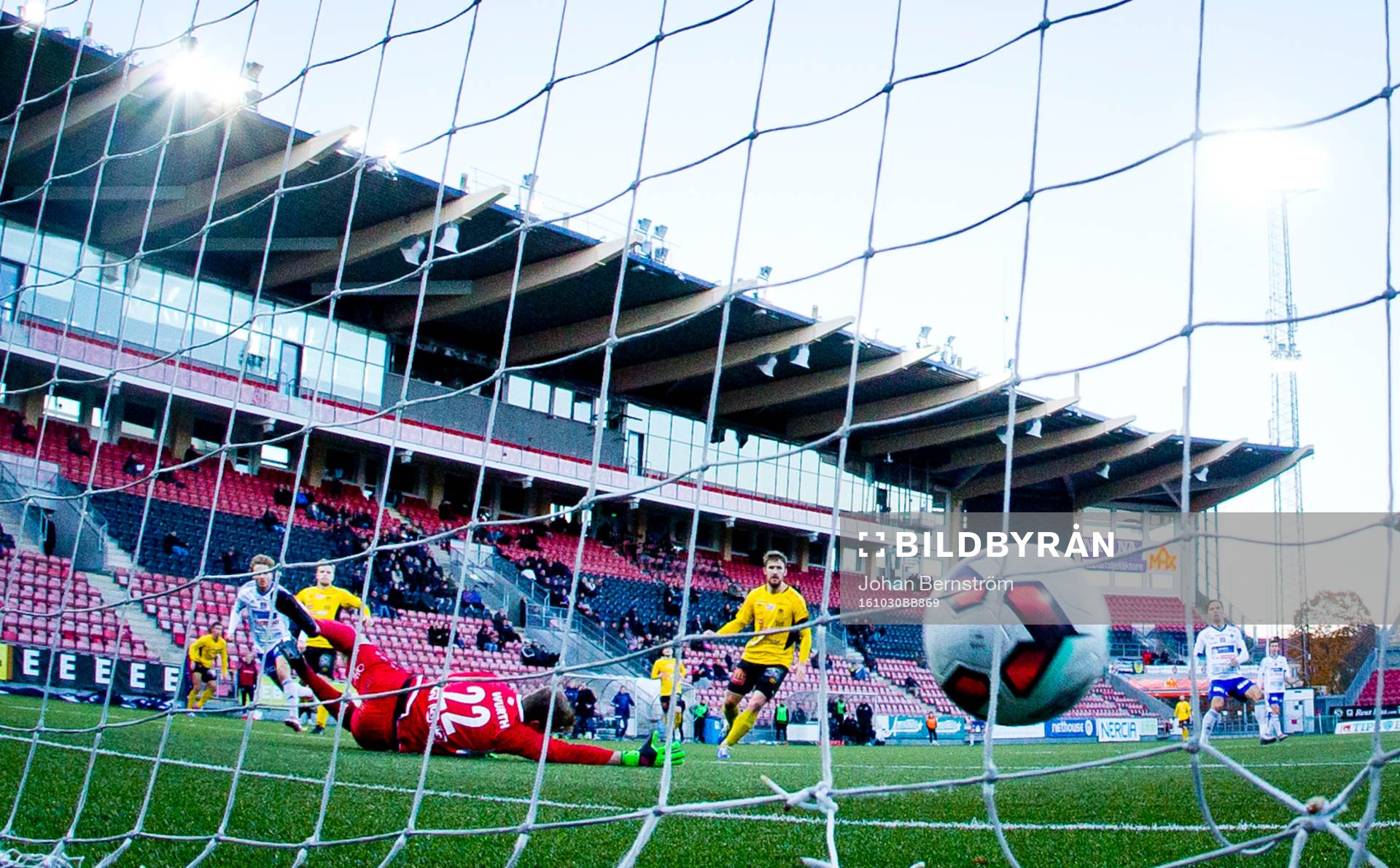 Luleås Joel Rajalakso gör 3-0 på Forwards målvakt