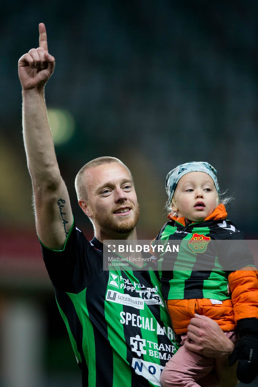 GAIS Björn Andersson ihop med sin dotter avtackas för sin