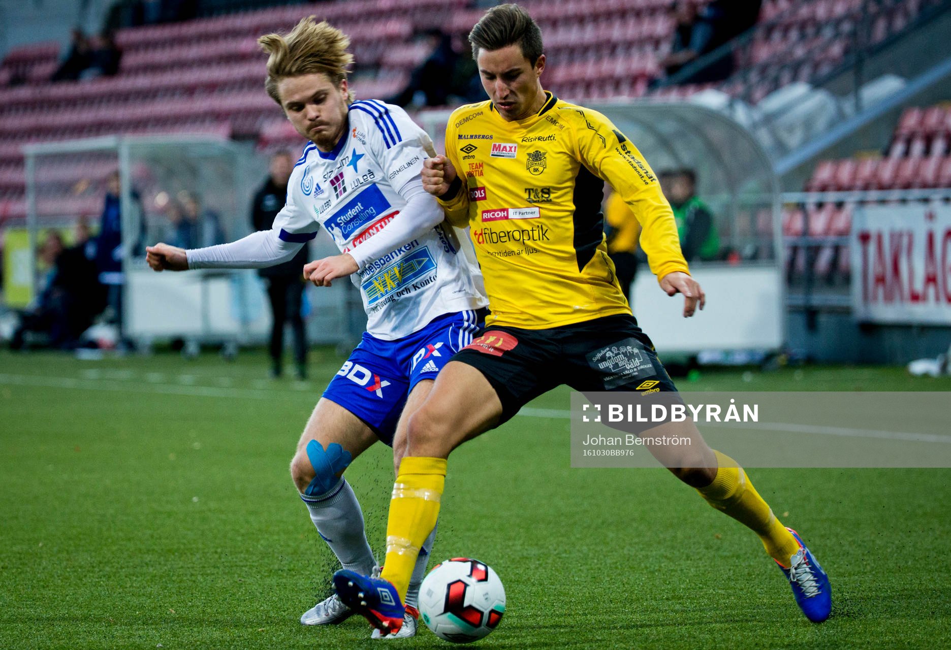 Luleås Joel Rajalakso och Forwards Pontus Jakobsson