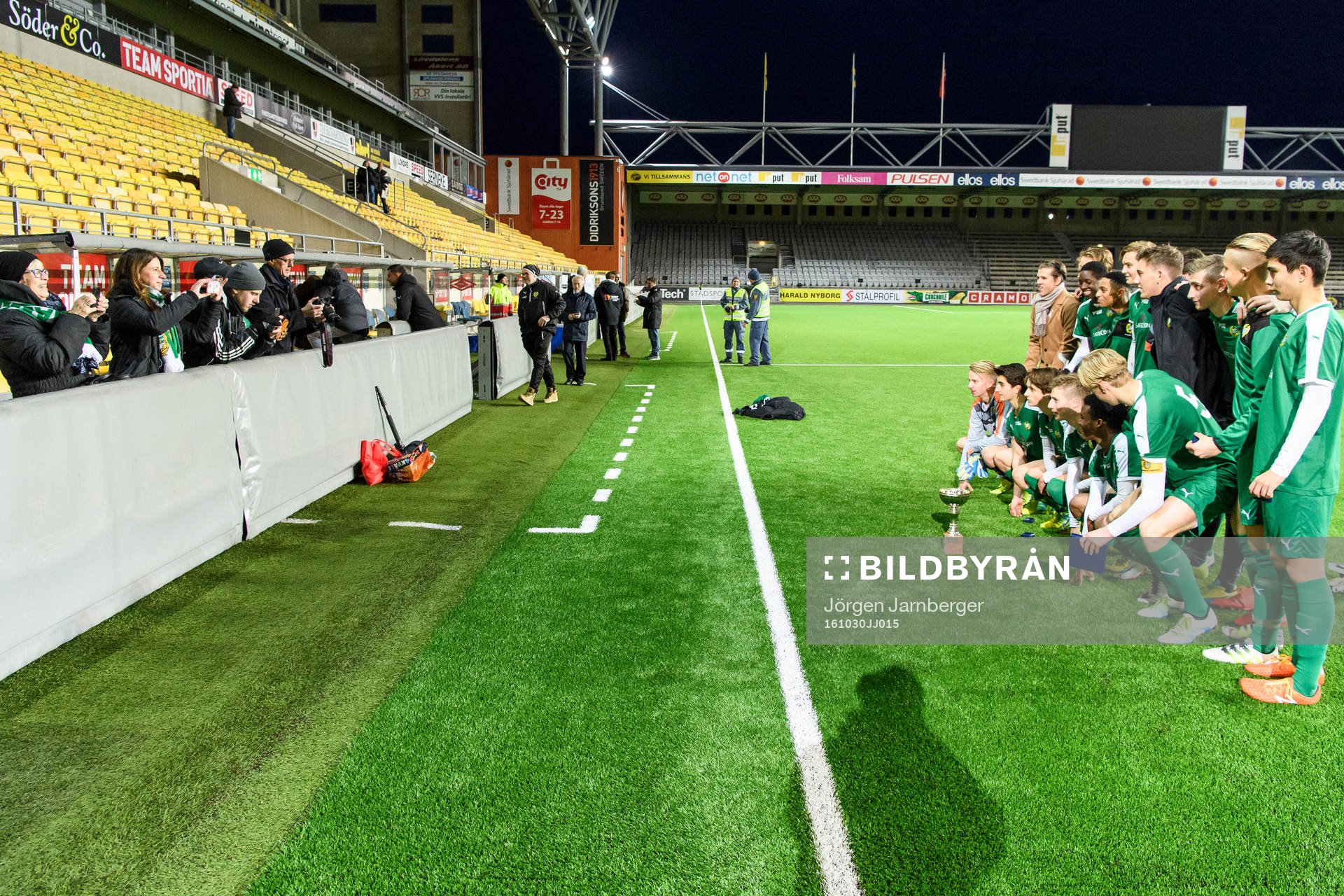 Hammarbys lag fotograferas av vänner och föräldrar