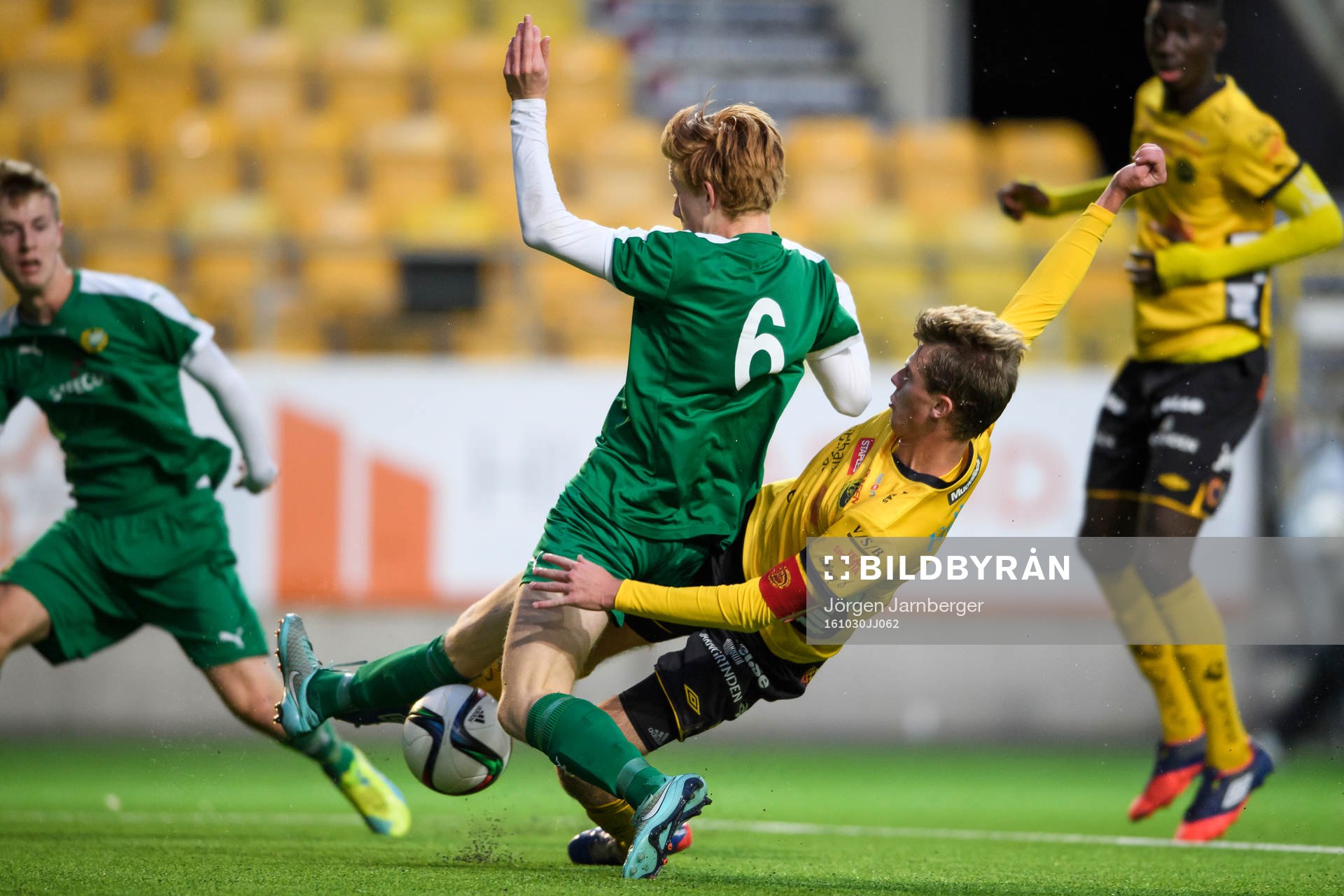 Elfsborgs Filip Schyberg och Hammarbys David Nilsson i kamp