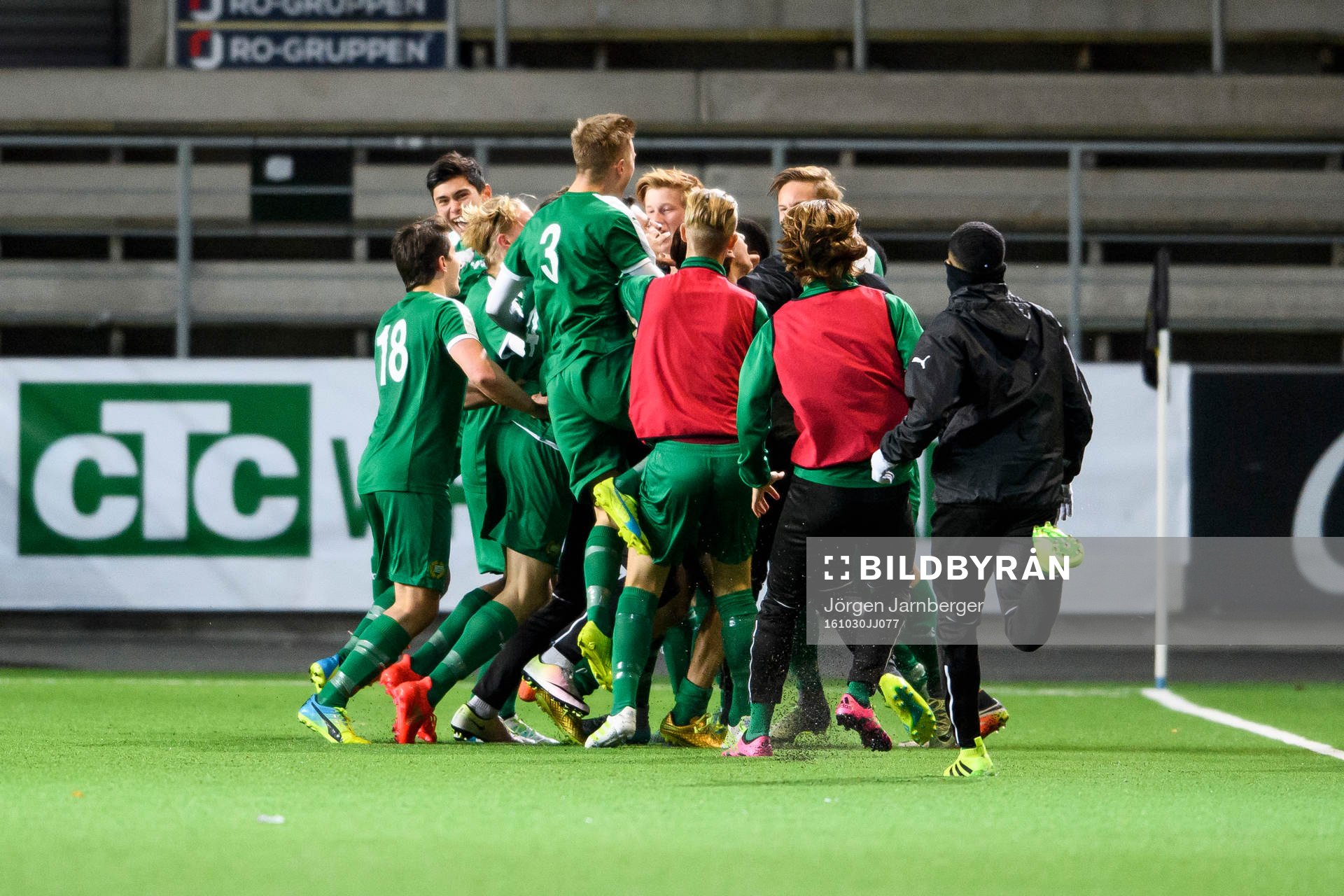 Hammarbys spelare jublar