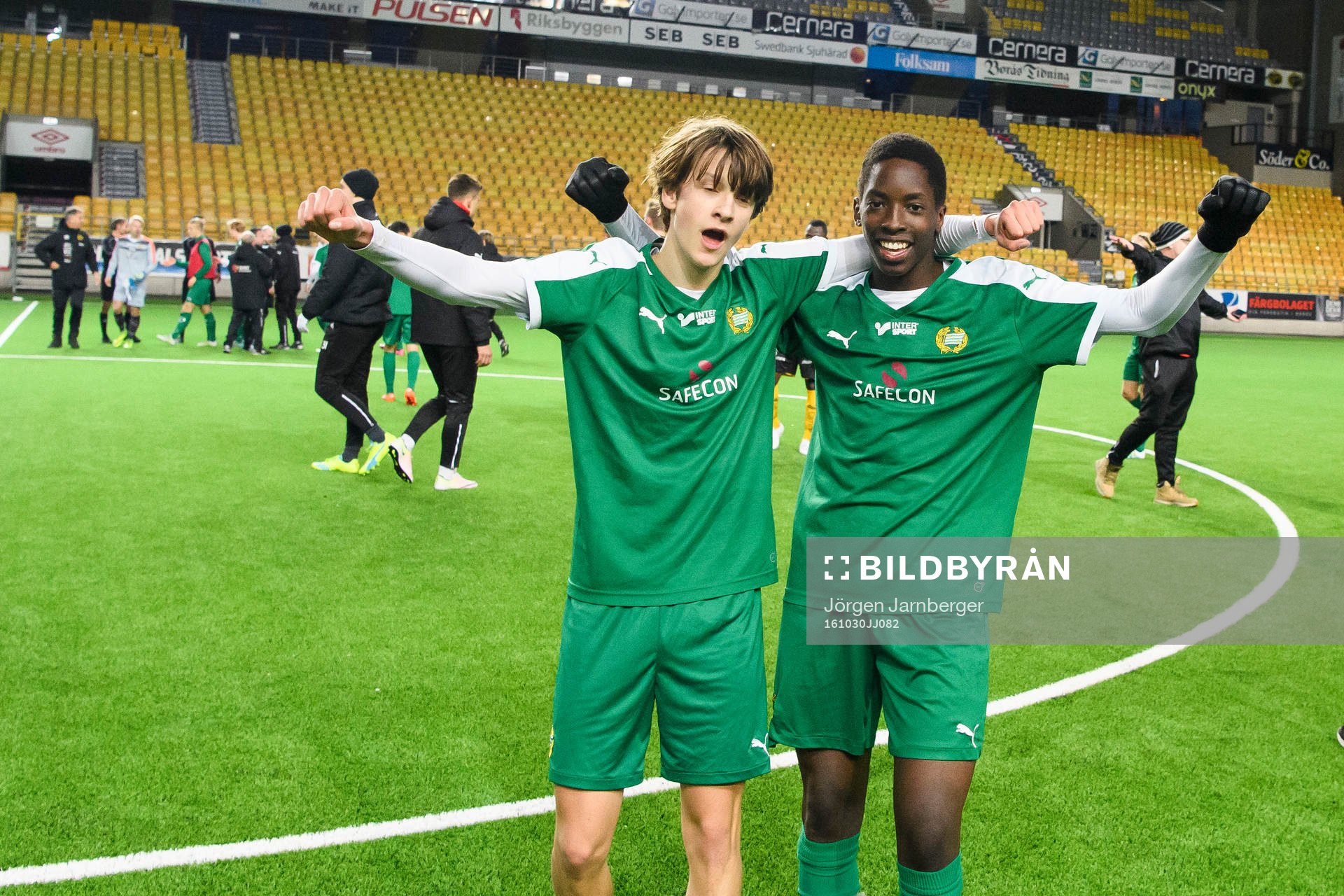 Hammarbys Olle Edlund och Samouil Izountouemoi jublar