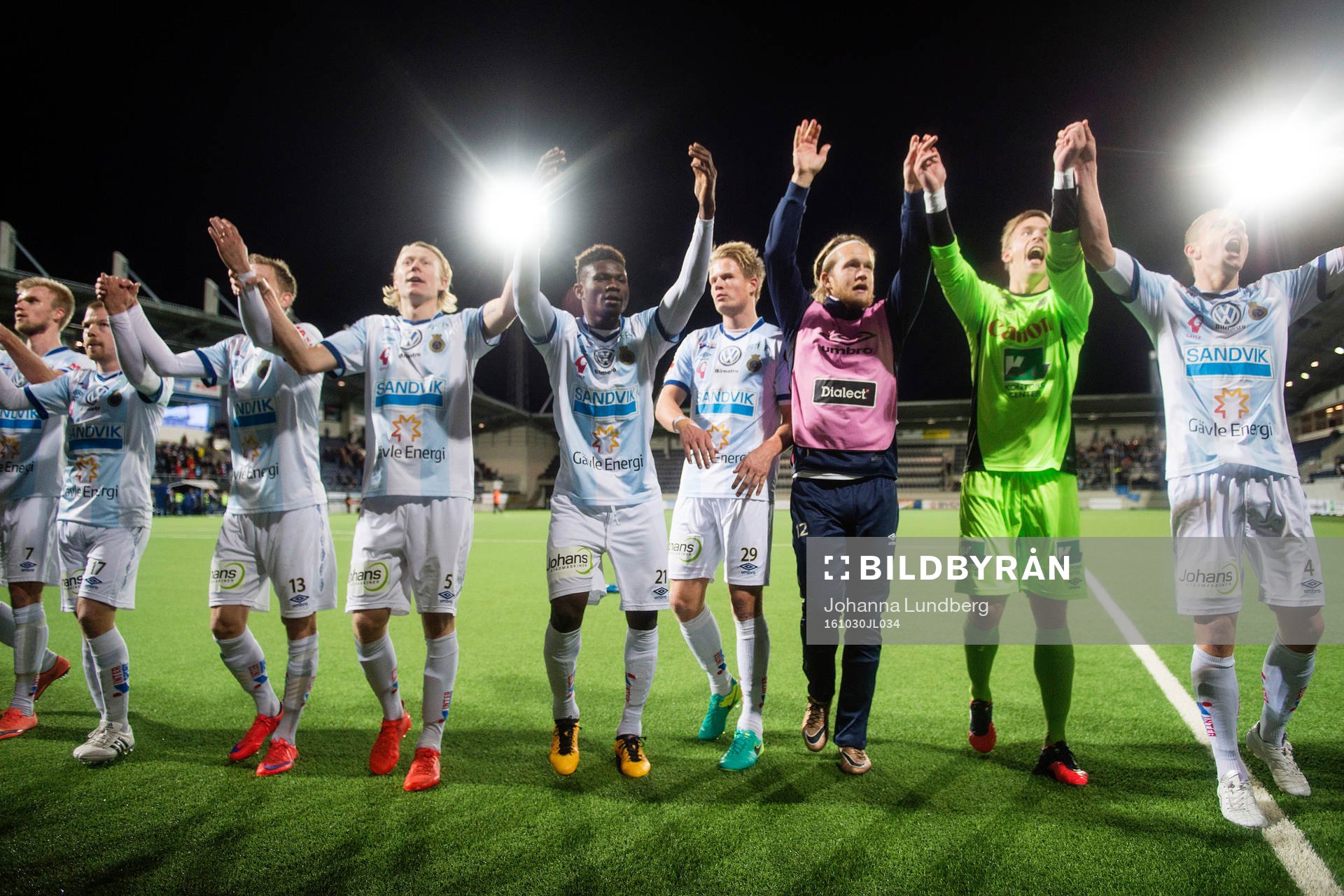 Gefles spelare jublar