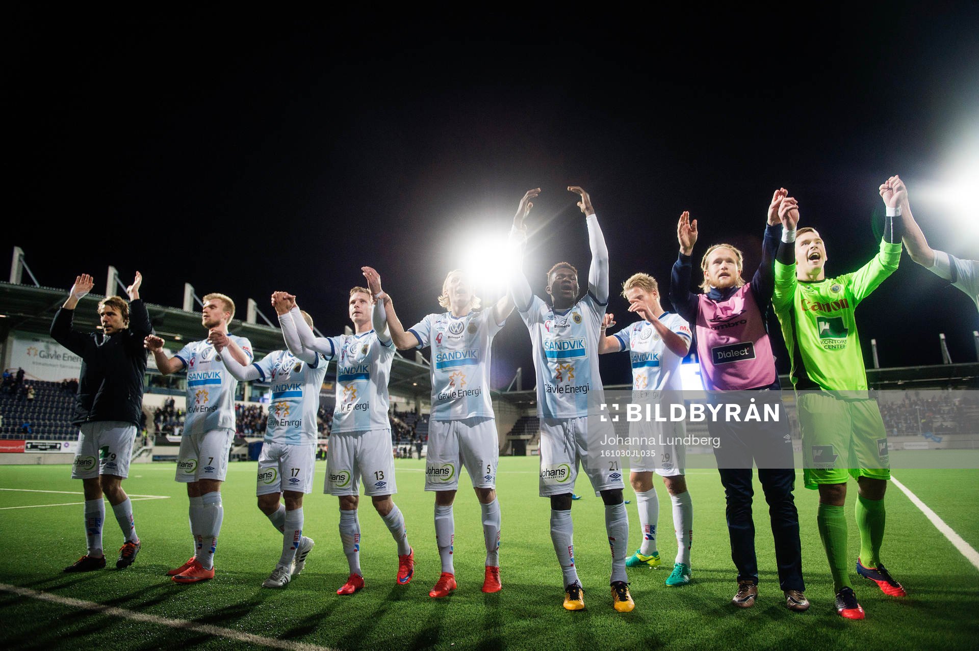Gefles spelare jublar efter fotbollsmatchen i Allsvenskan mellan Gefle och Malmö FF den 30 oktober 2016 i Gävle.