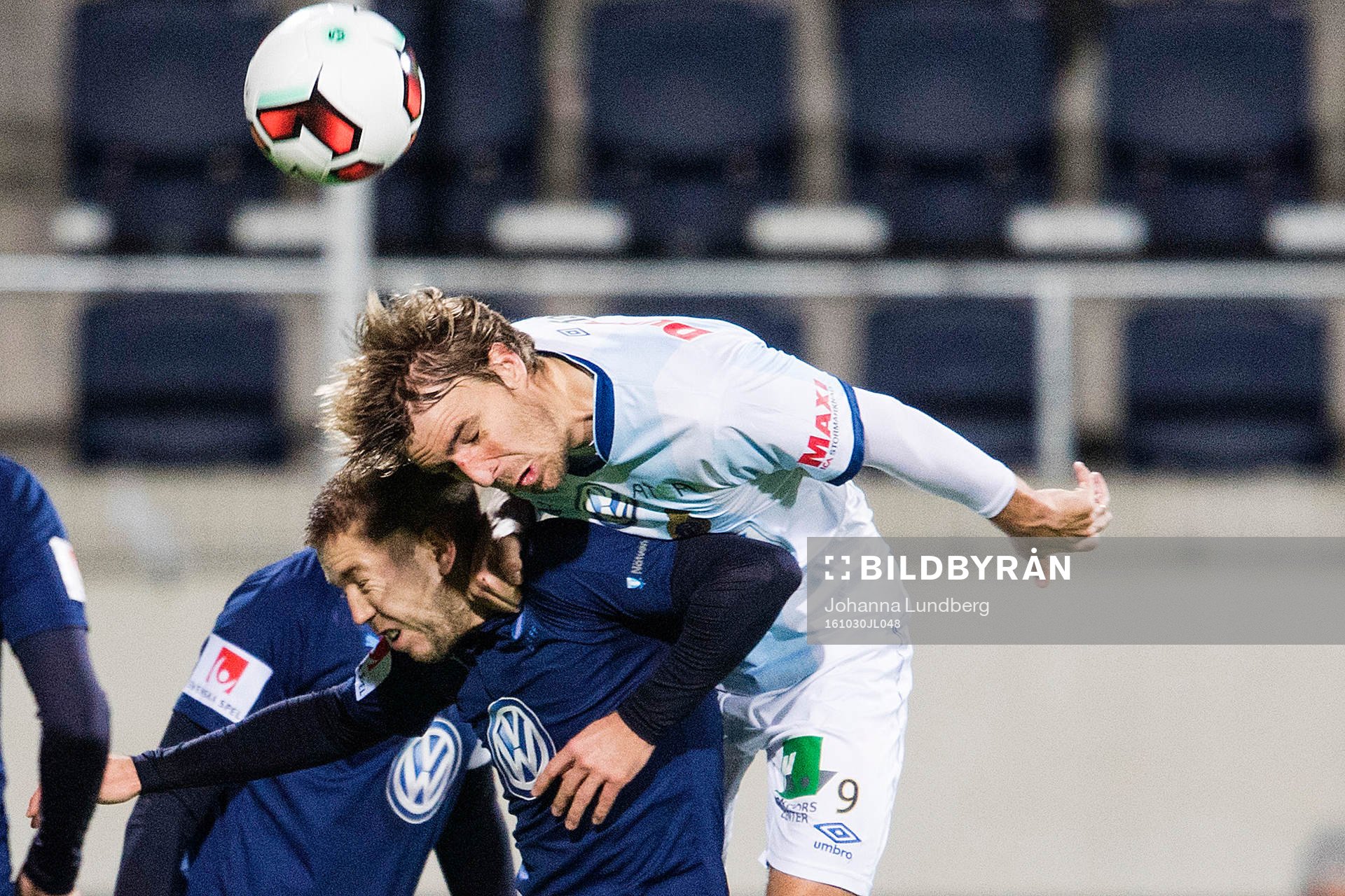 Malmö FFs Anton Tinnerholm i nickduell mot Gefles Johan