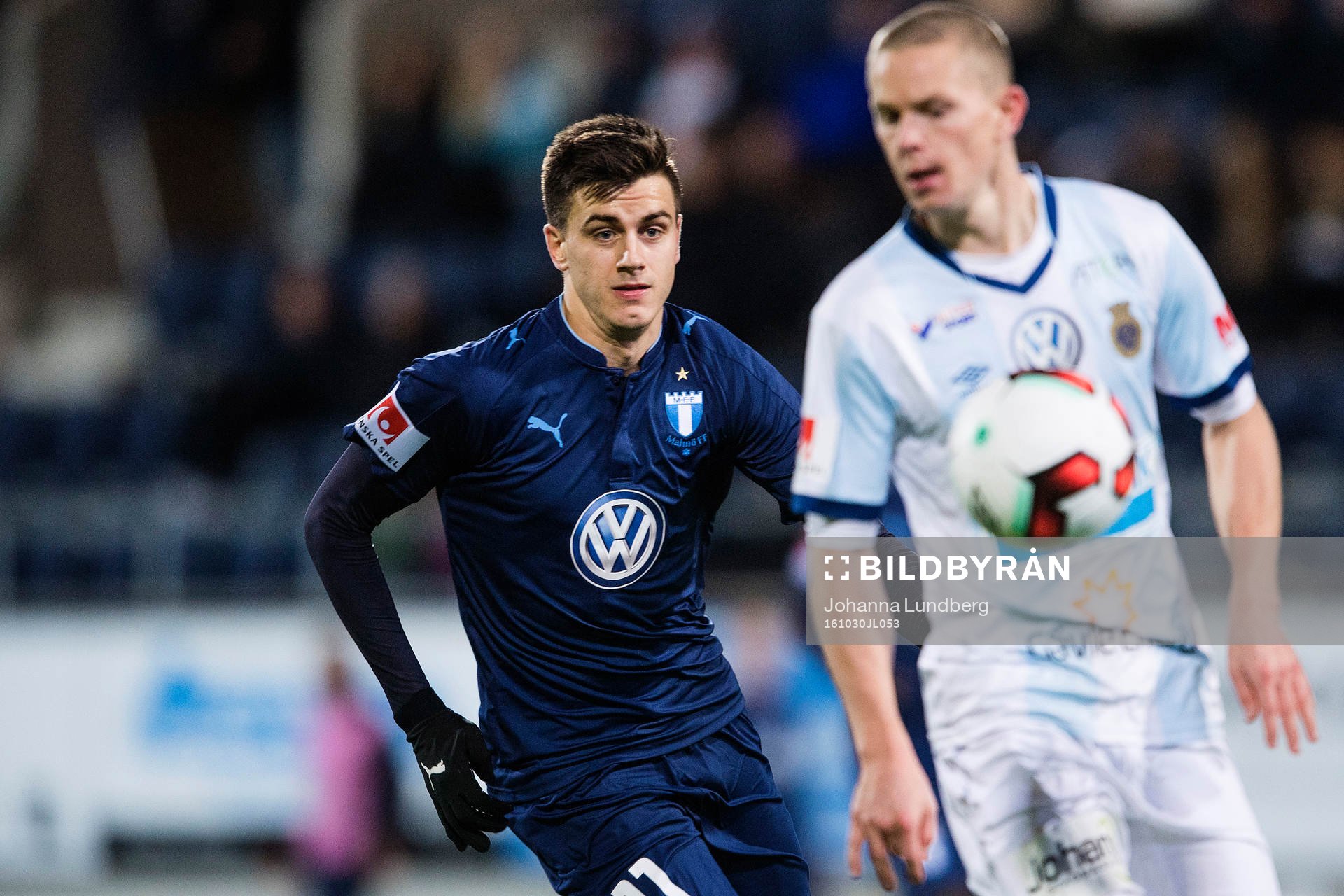 Malmö FFs Alexander Jeremejeff jagar Gefles Anton Lans