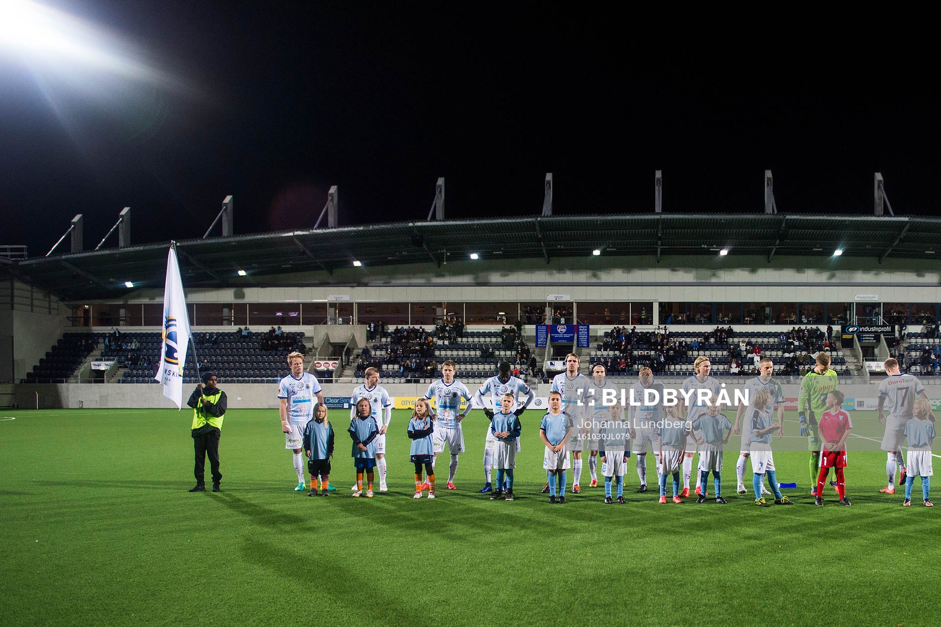 Gefles spelare står uppställda