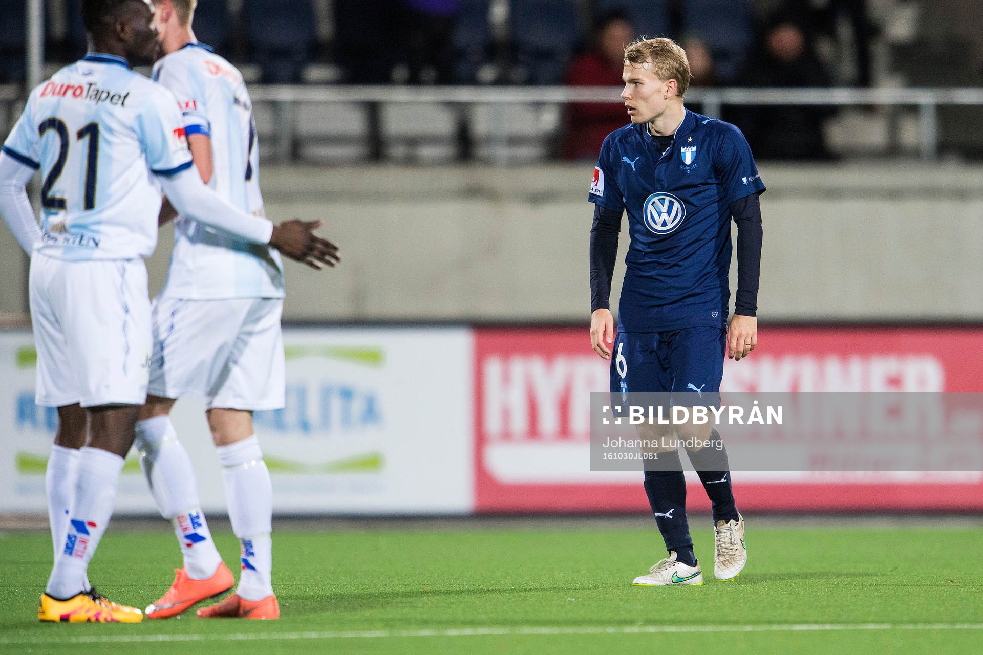 Malmö FFs Oscar Lewicki deppar
