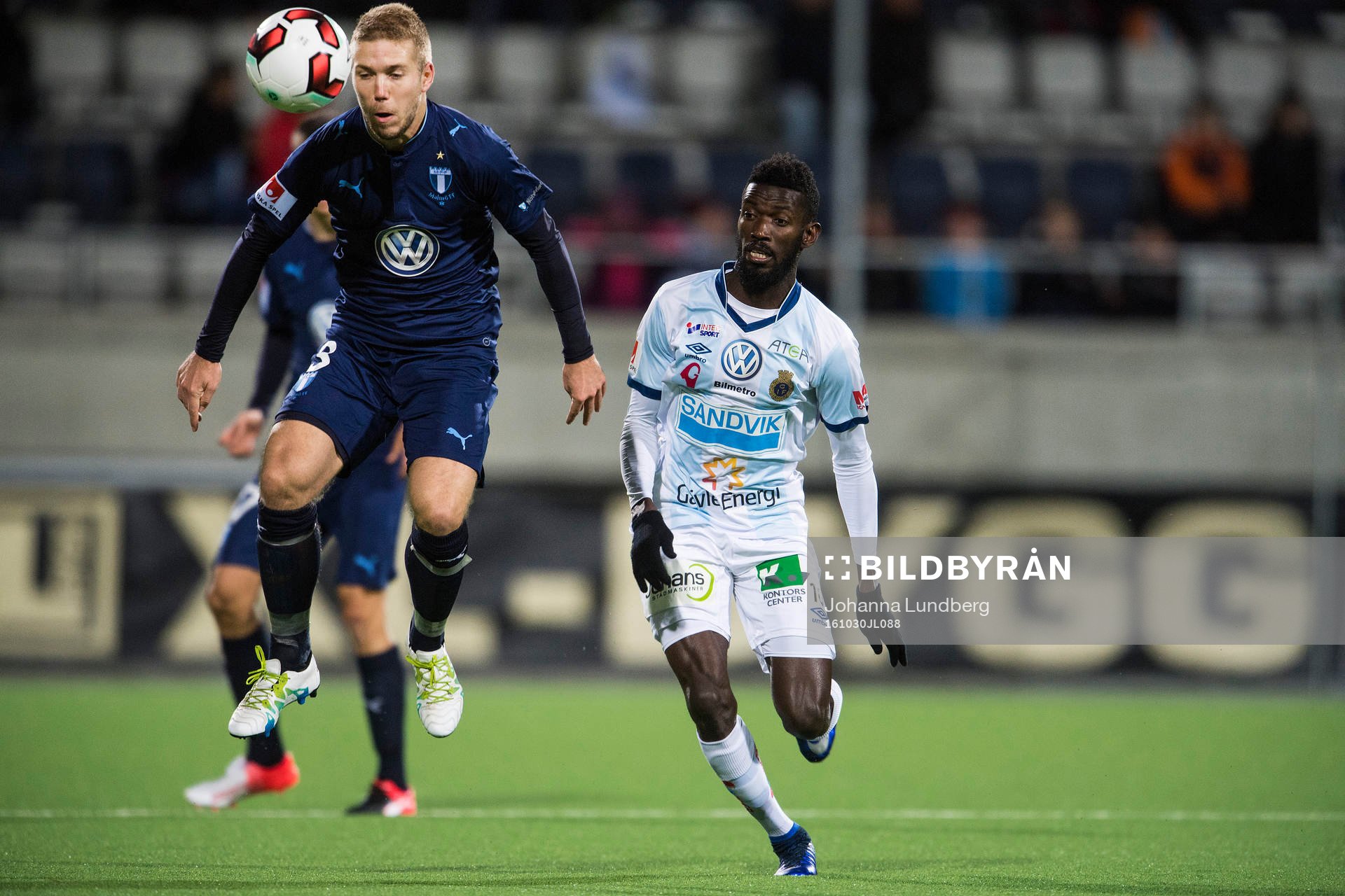 Malmö FFs Anton Tinnerholm och Gefles Dioh Williams