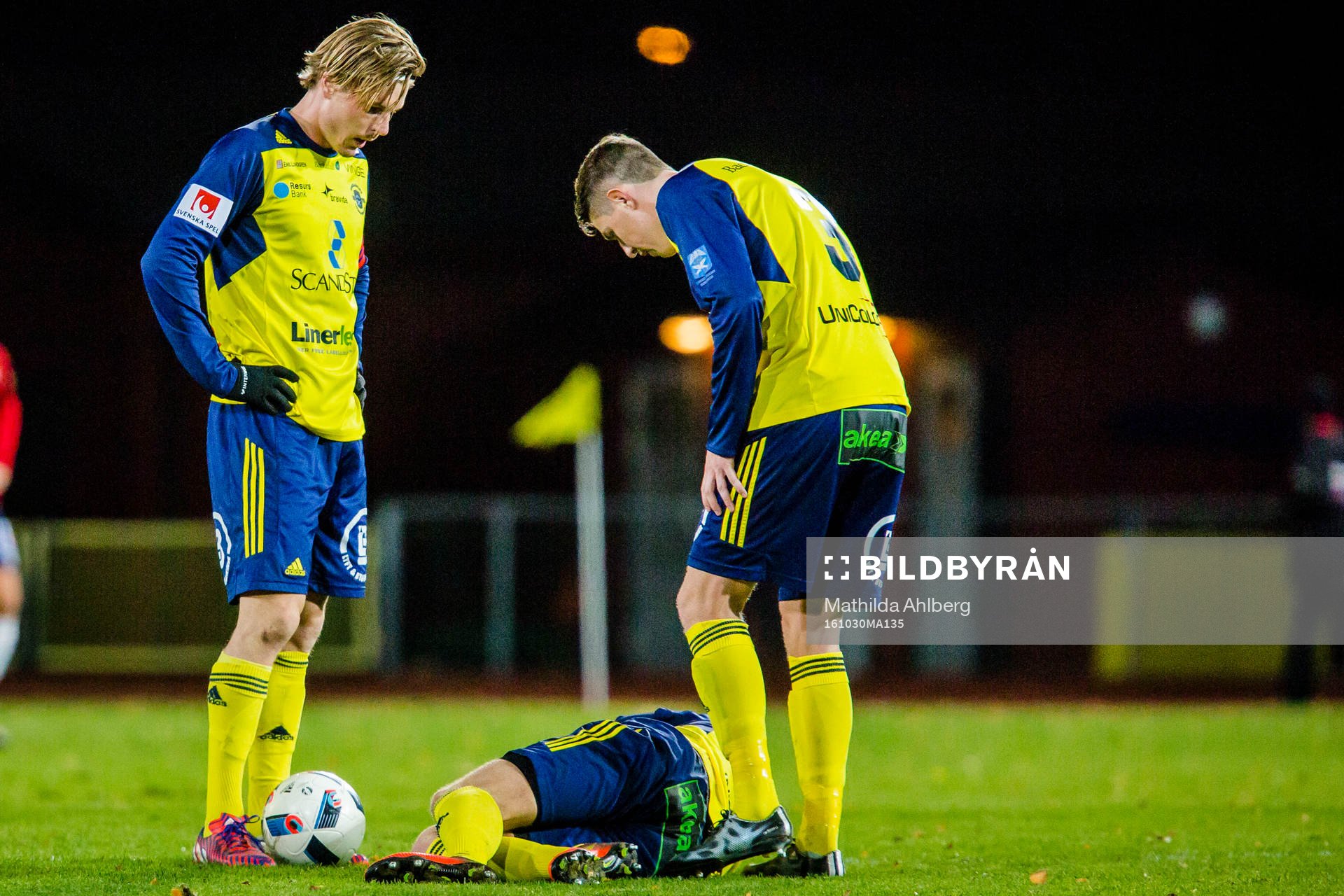 Ängelholms Marcus Bergholtz och Fredrik Lundgren tittar