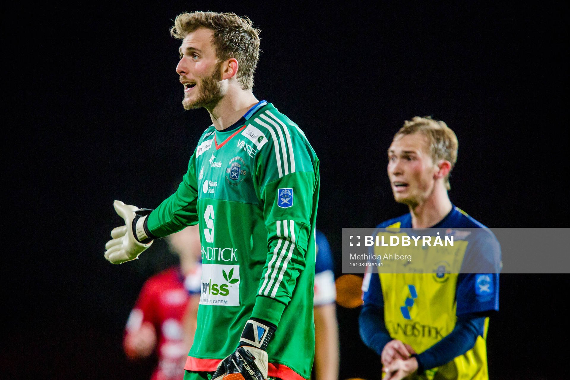 Ängelholms målvakt Carl Lindell deppar
